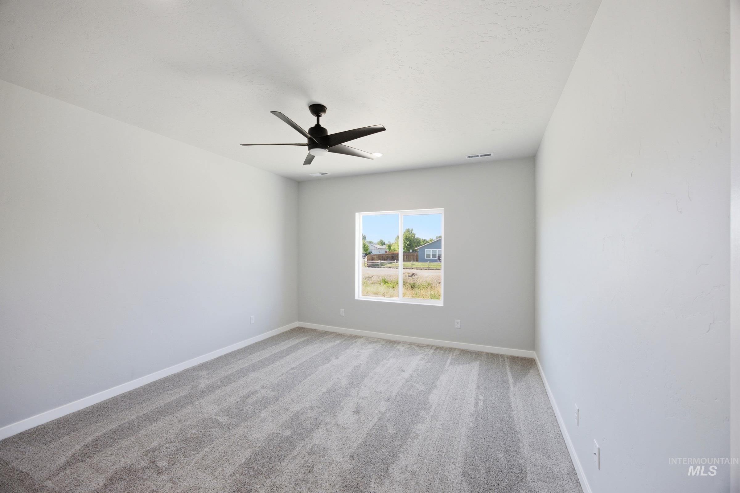 1541 Sunday River St Property Photo 15