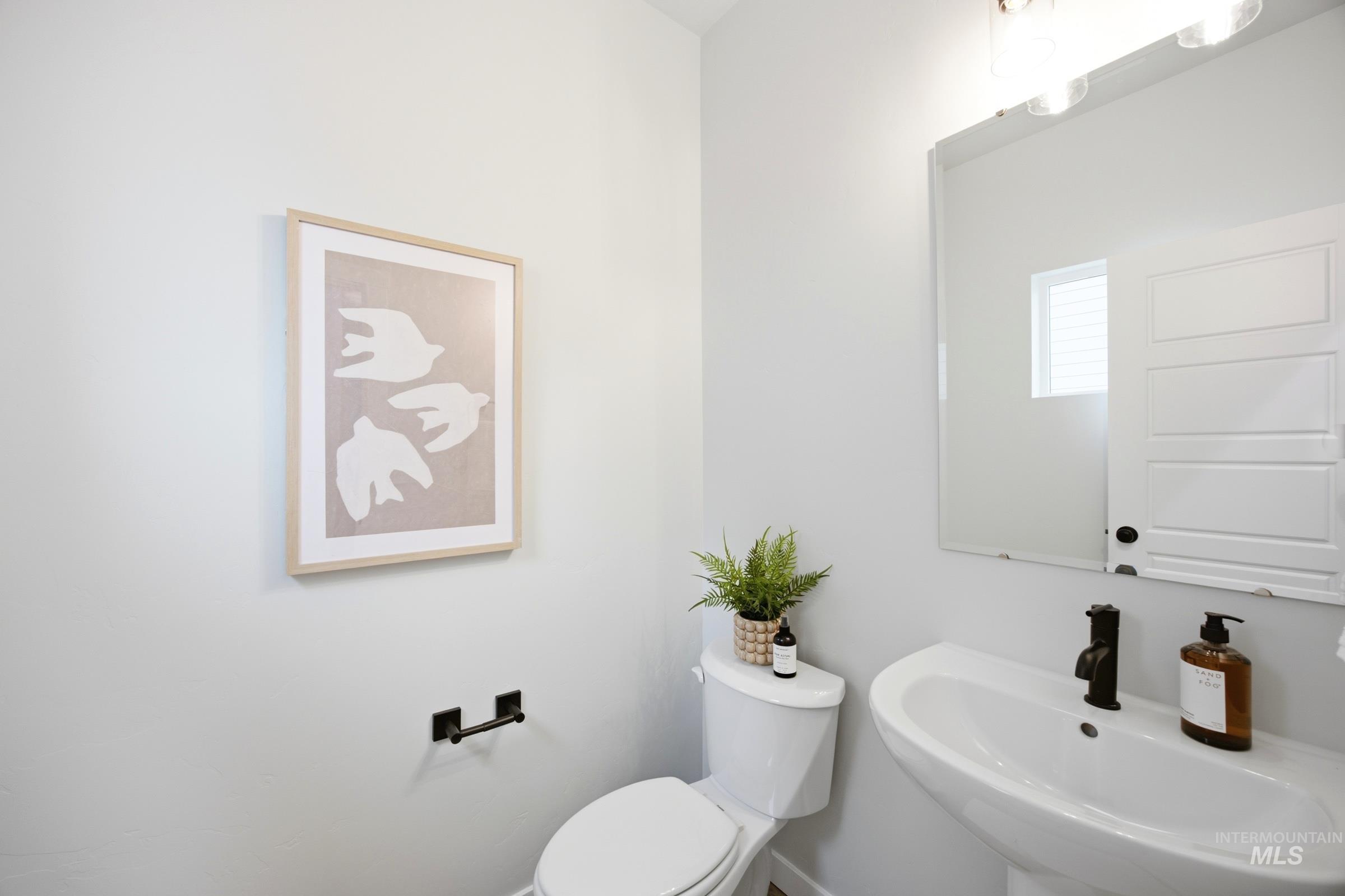 2151 S Border Way Property Photo 6