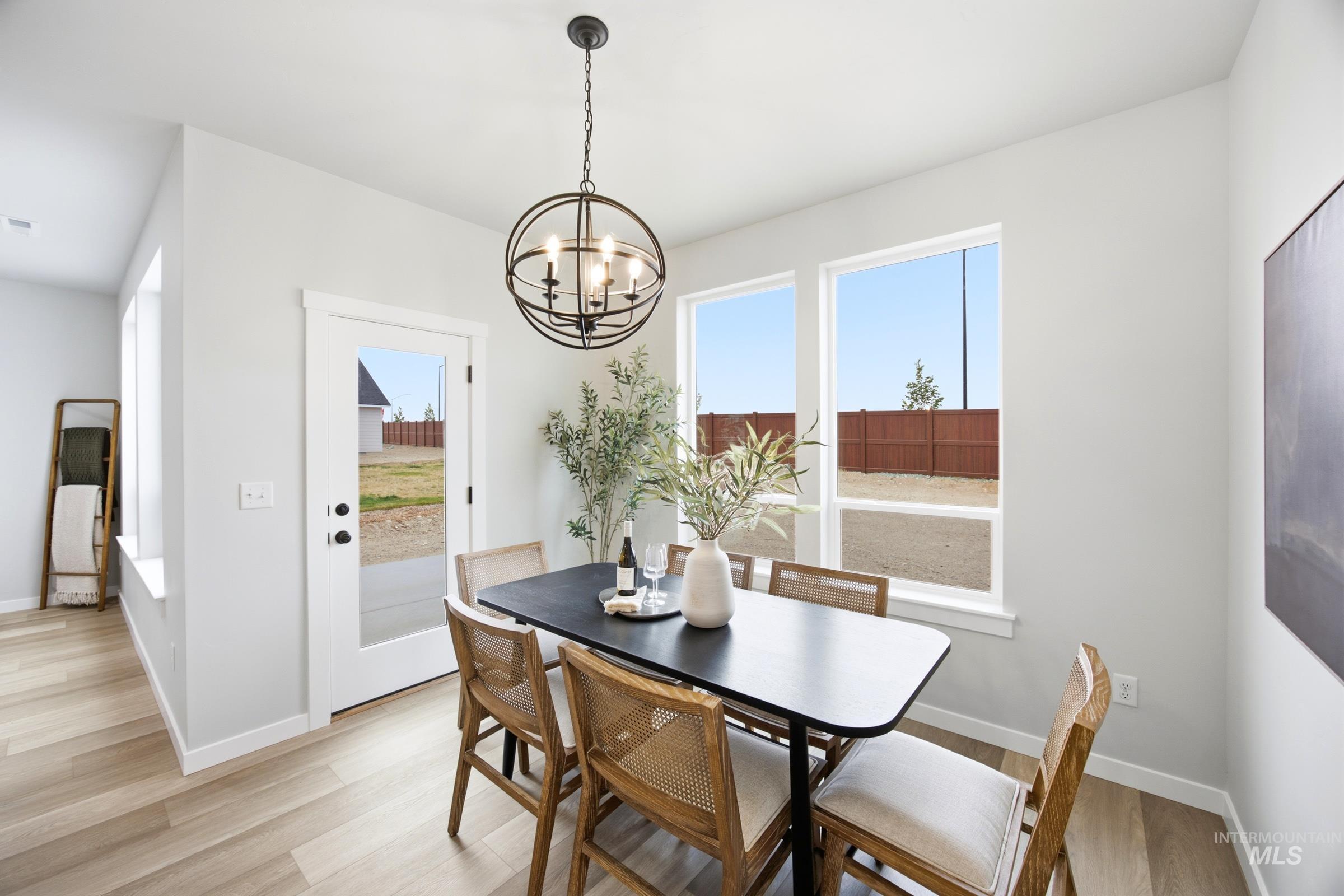 2151 S Border Way Property Photo 8