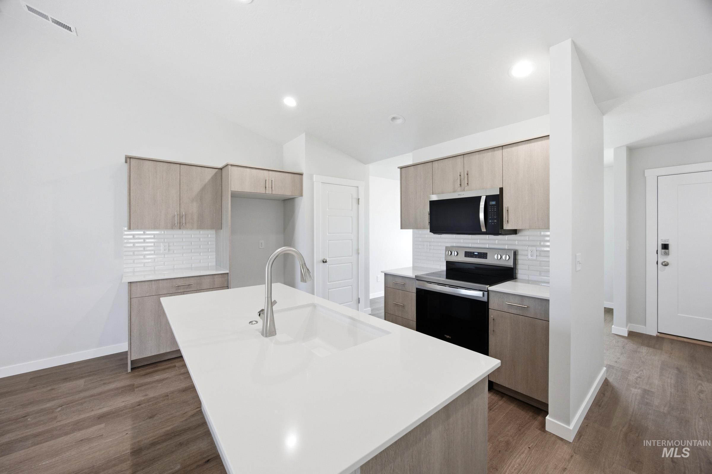 1203 W Jasper St Property Photo 4