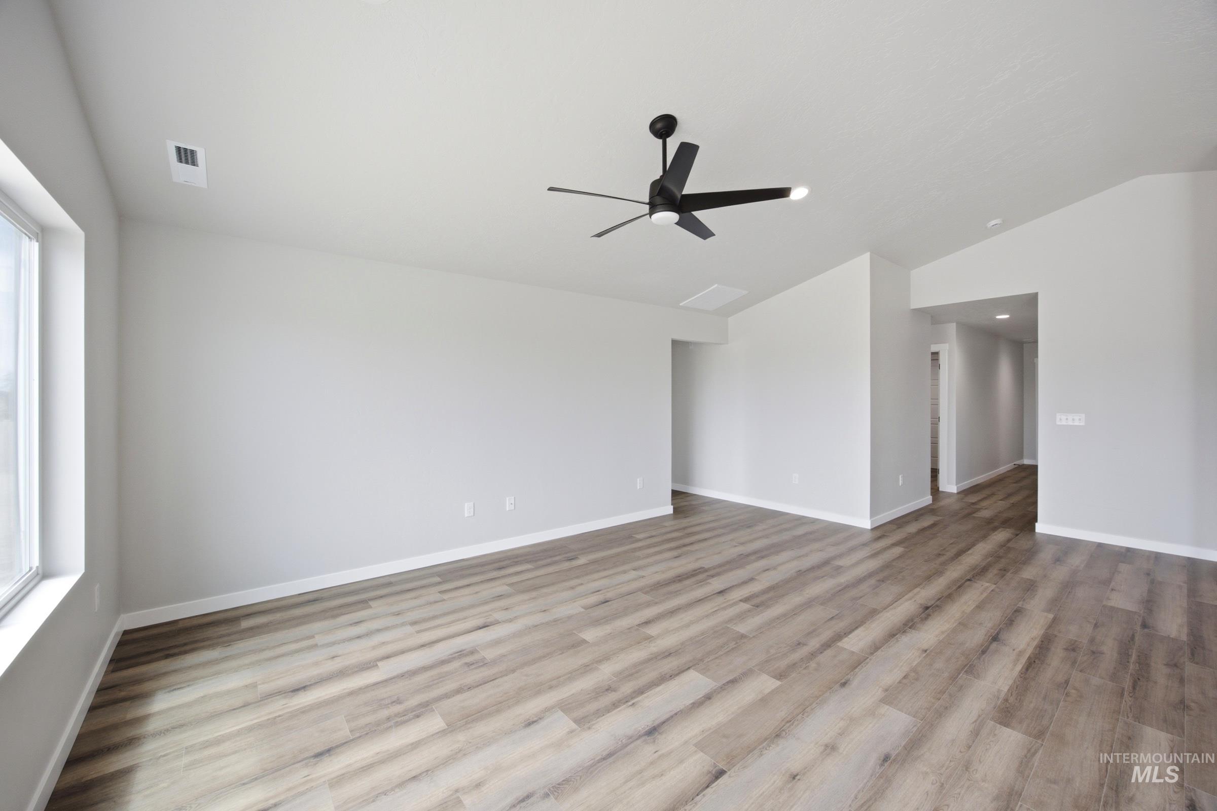 1187 W Jasper St Property Photo 8