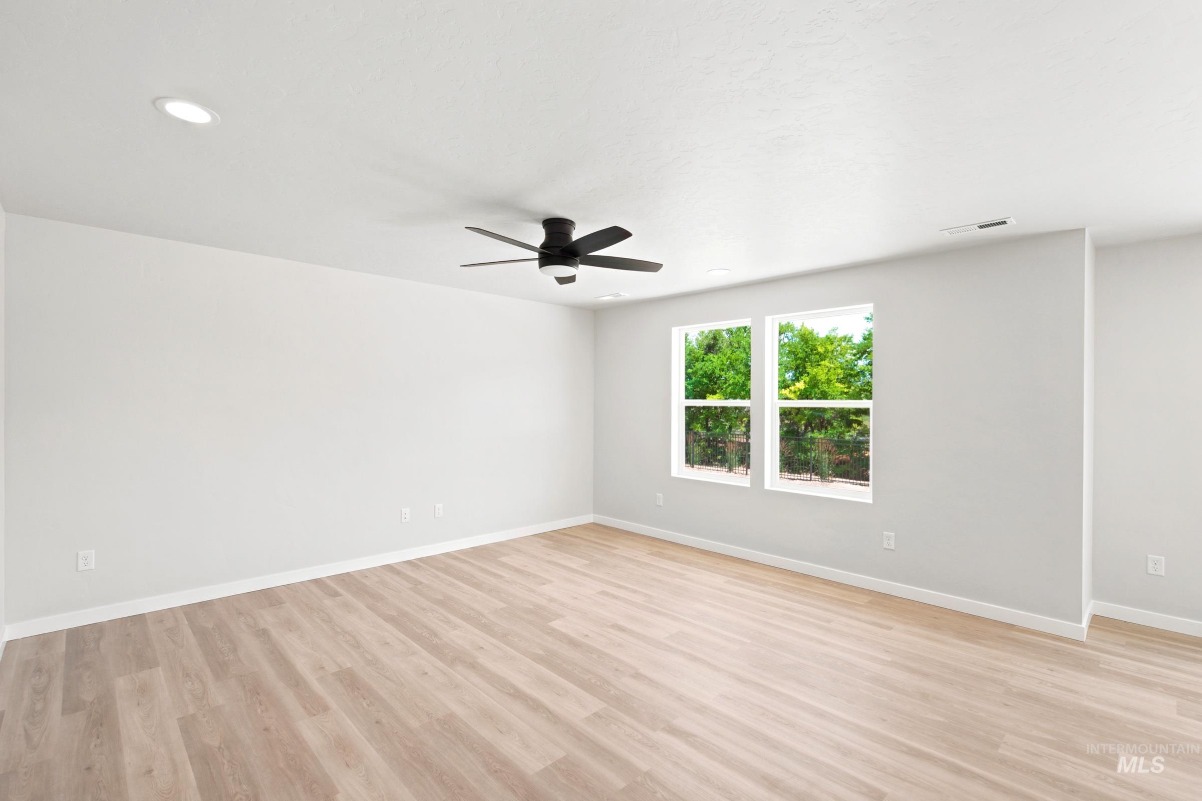 2358 W Fallon Lp Property Photo 8