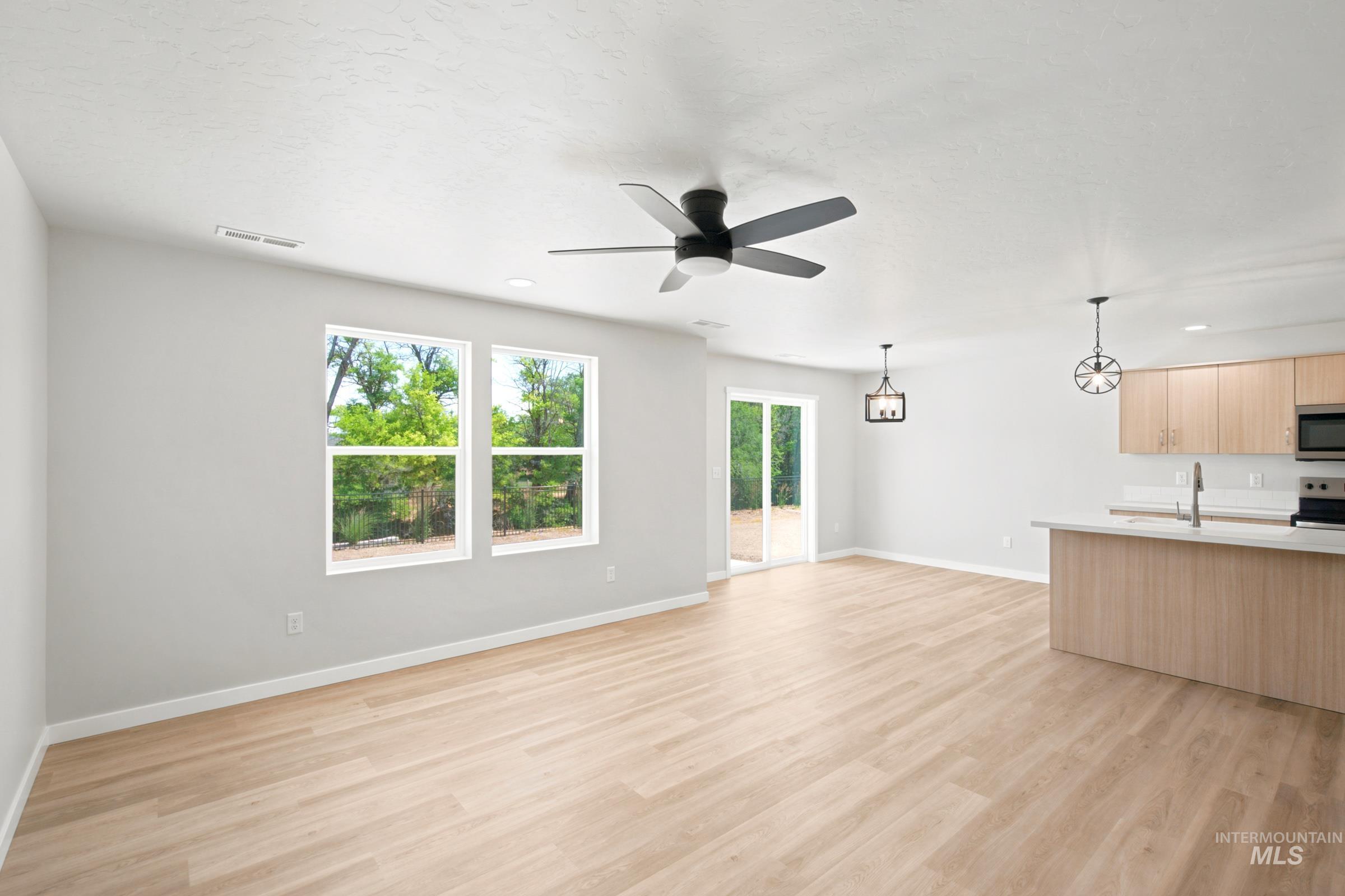 2358 W Fallon Lp Property Photo 10
