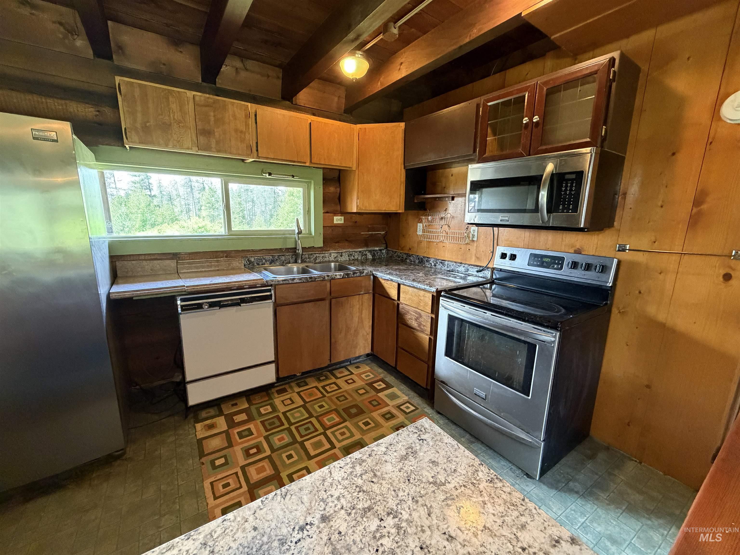 1010 Mustang Lane Property Photo 3
