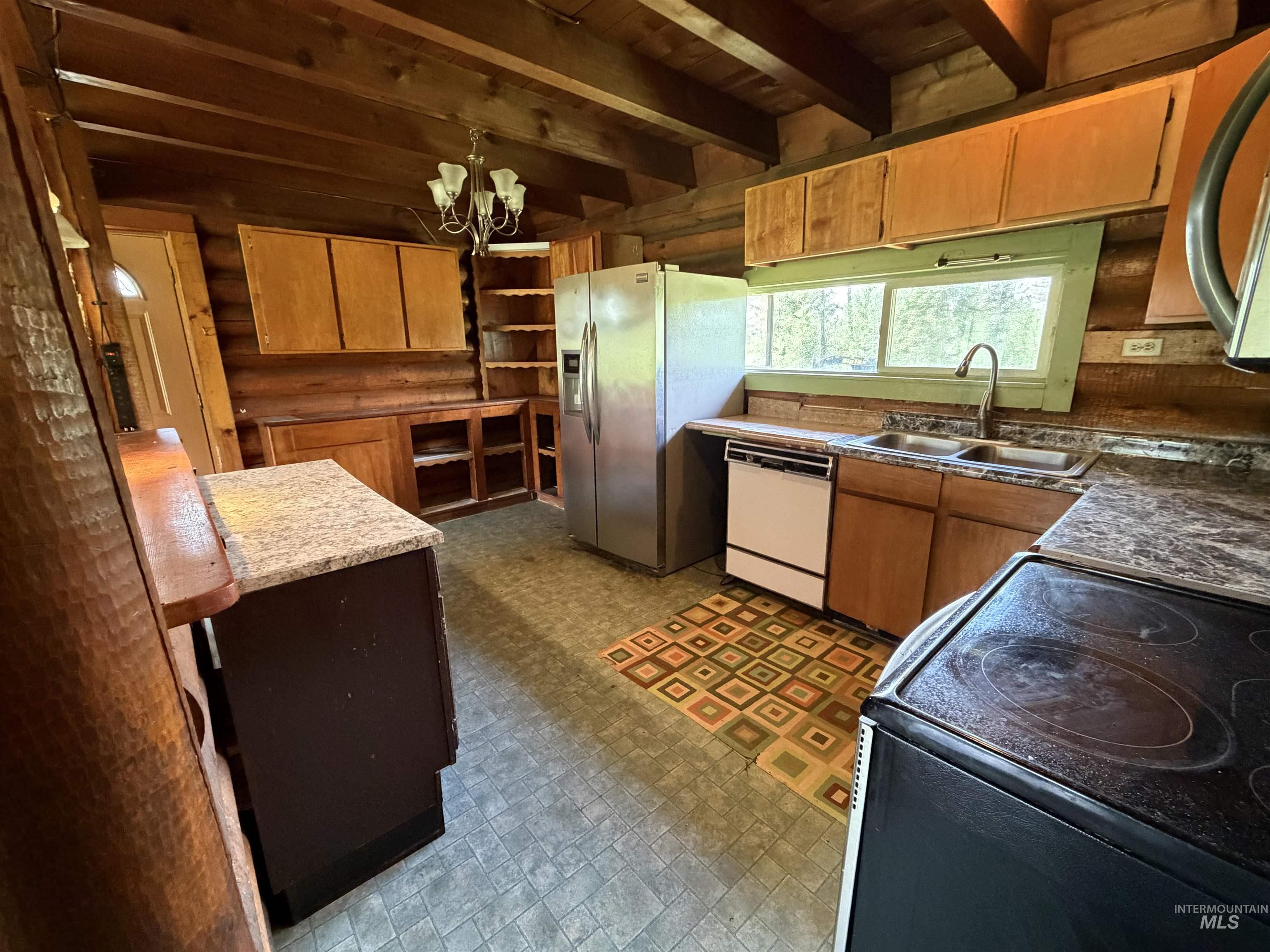 1010 Mustang Lane Property Photo 4