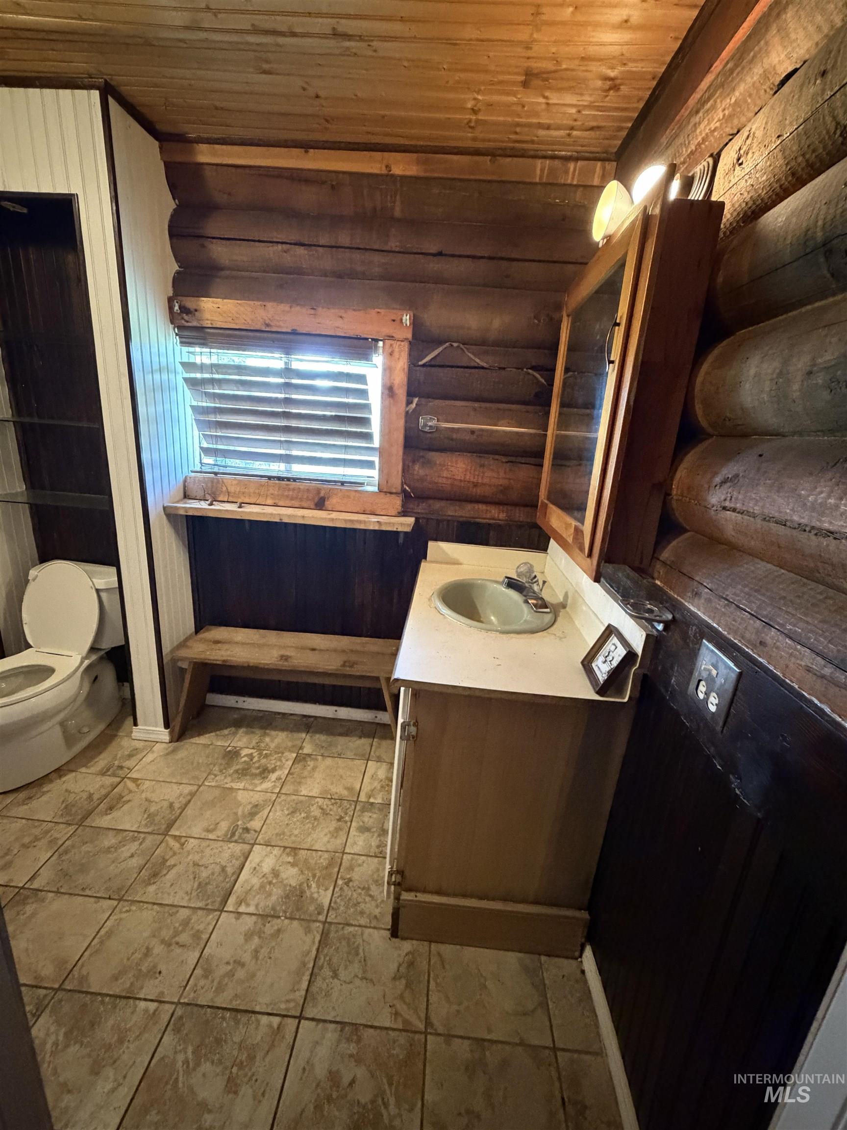 1010 Mustang Lane Property Photo 10