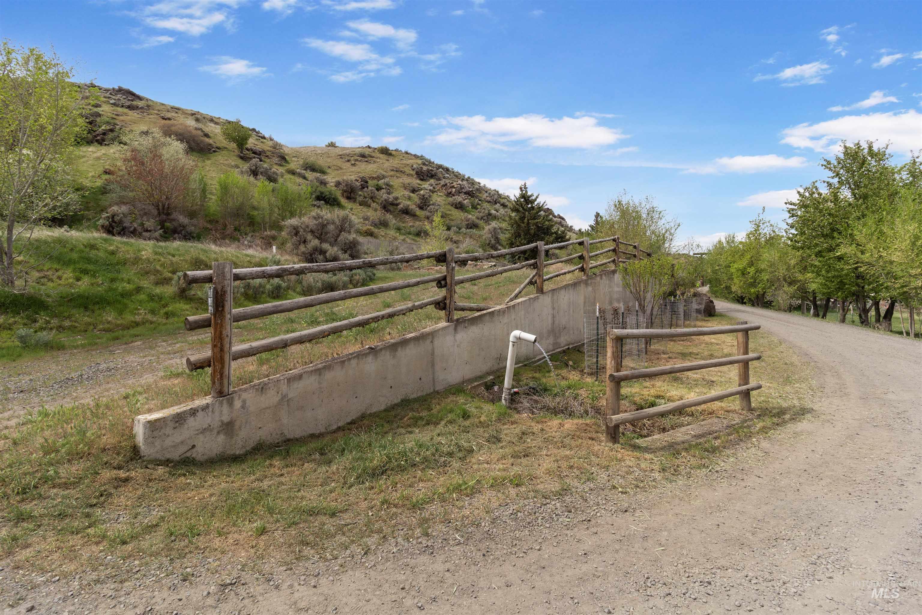 4785 A River Road Property Photo 2