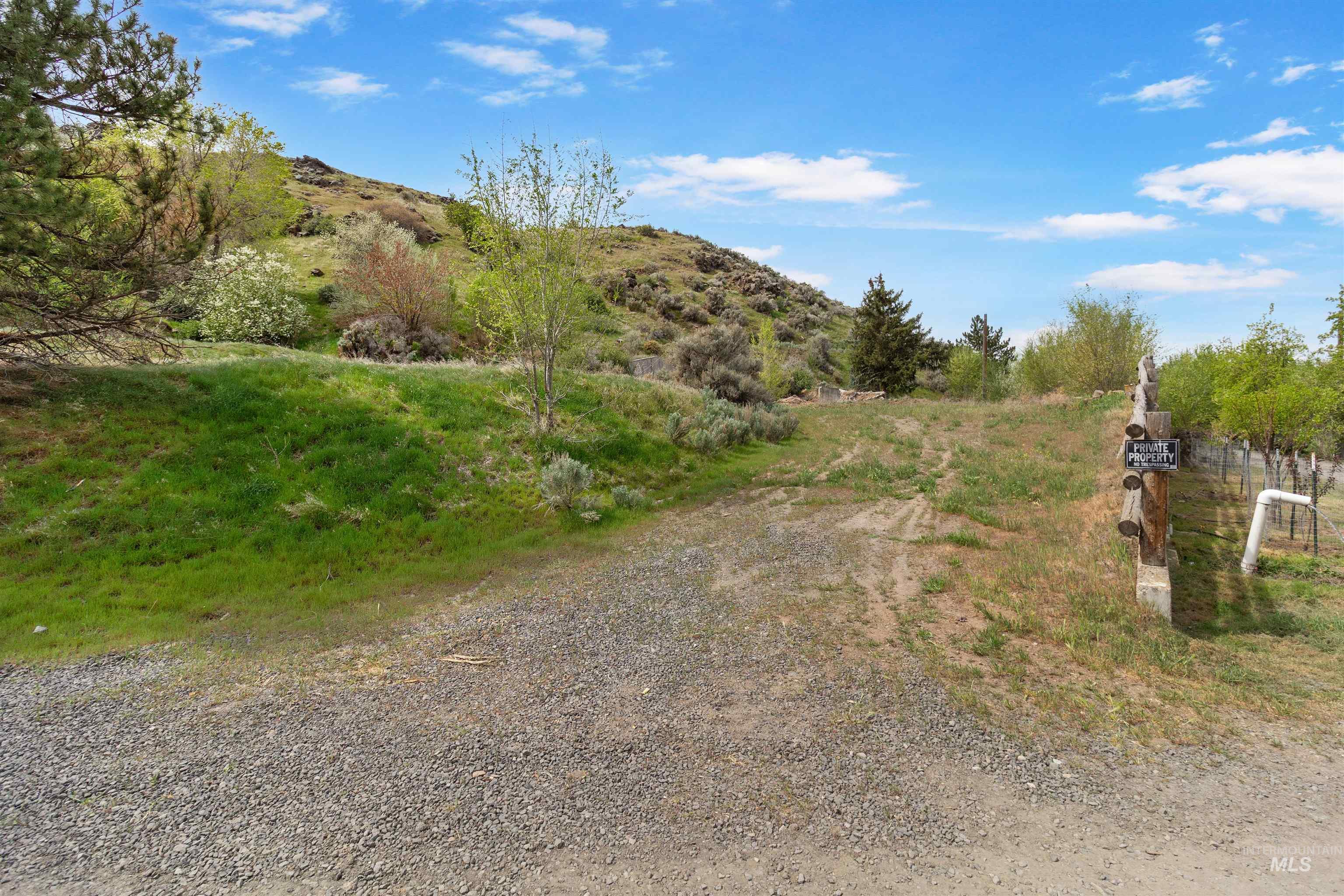 4785 A River Road Property Photo 3