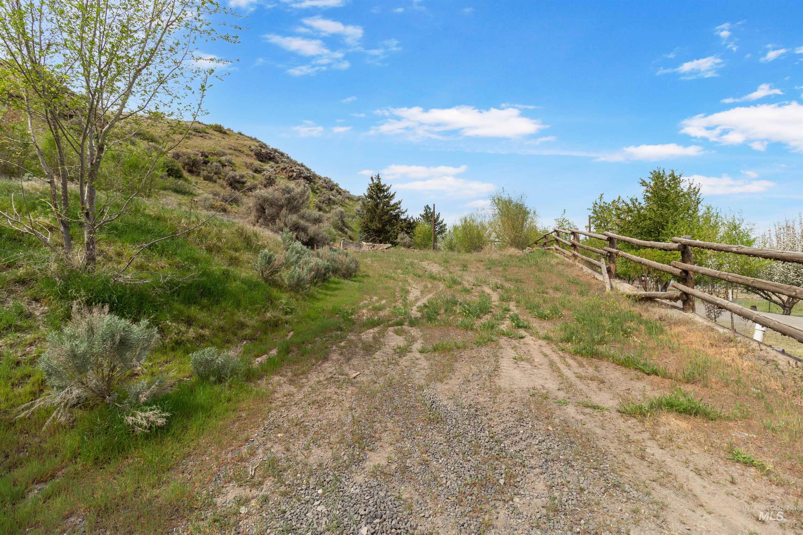 4785 A River Road Property Photo 4