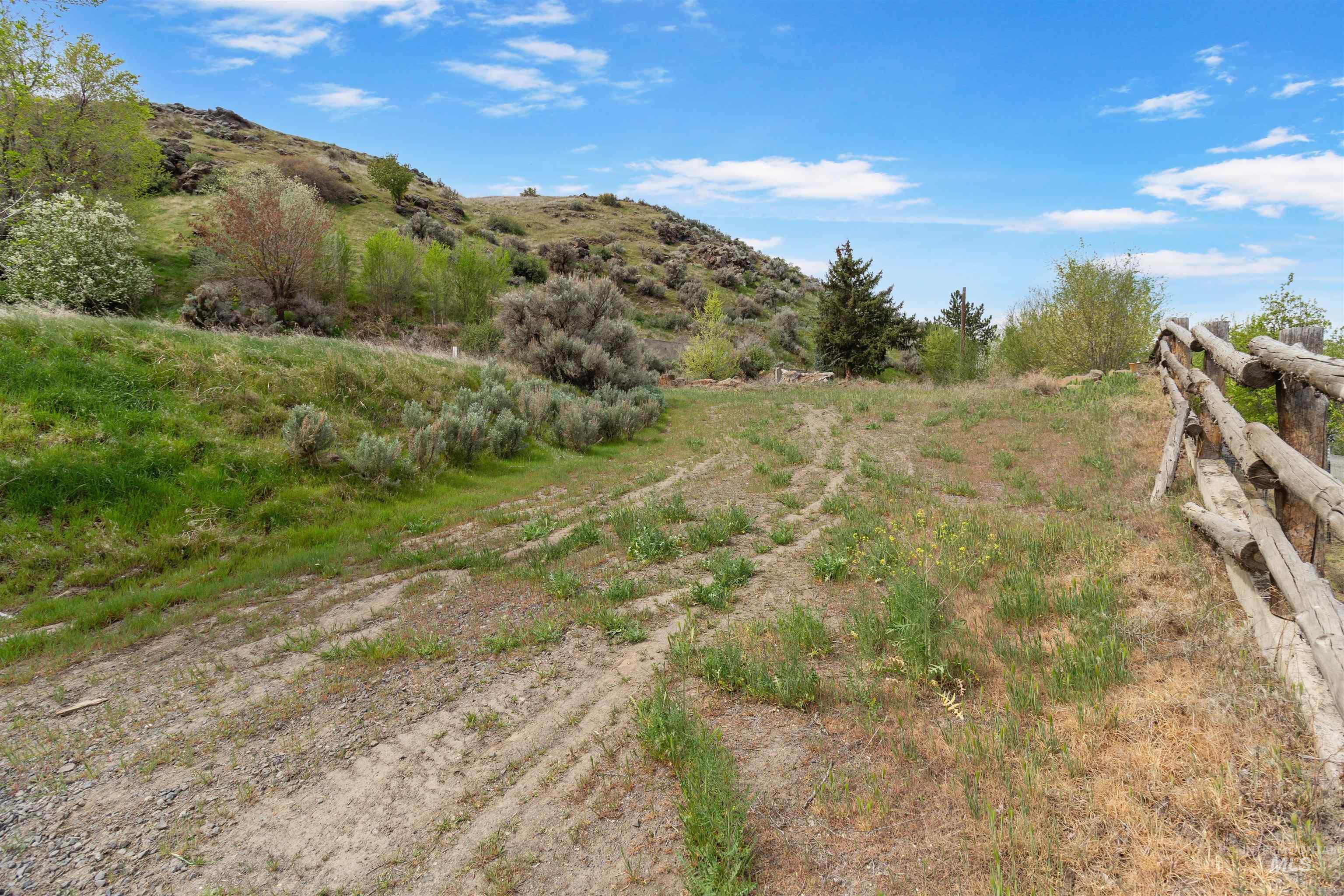 4785 A River Road Property Photo 5
