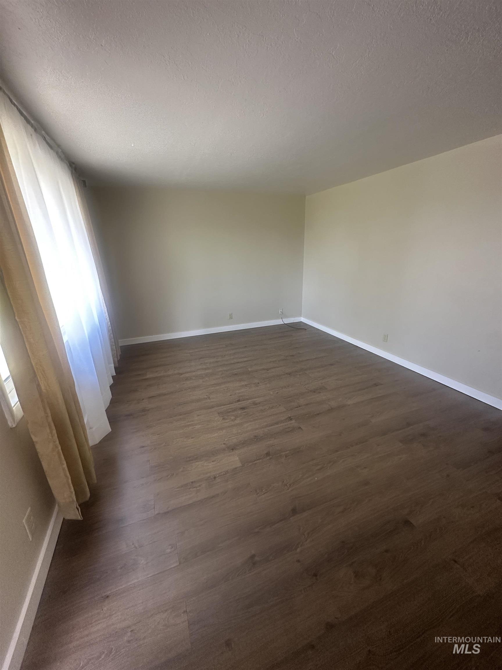 292 W Varsity Dr. Property Photo 2