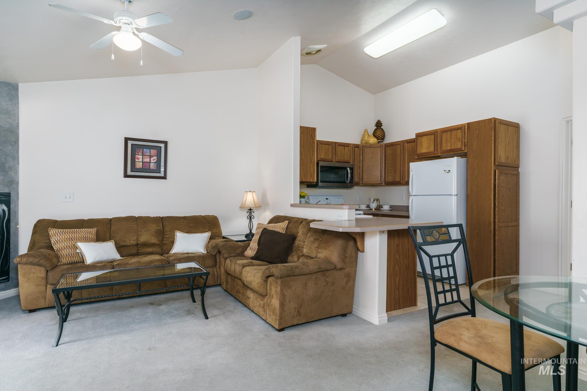 200 La Valle Strada Property Photo 4