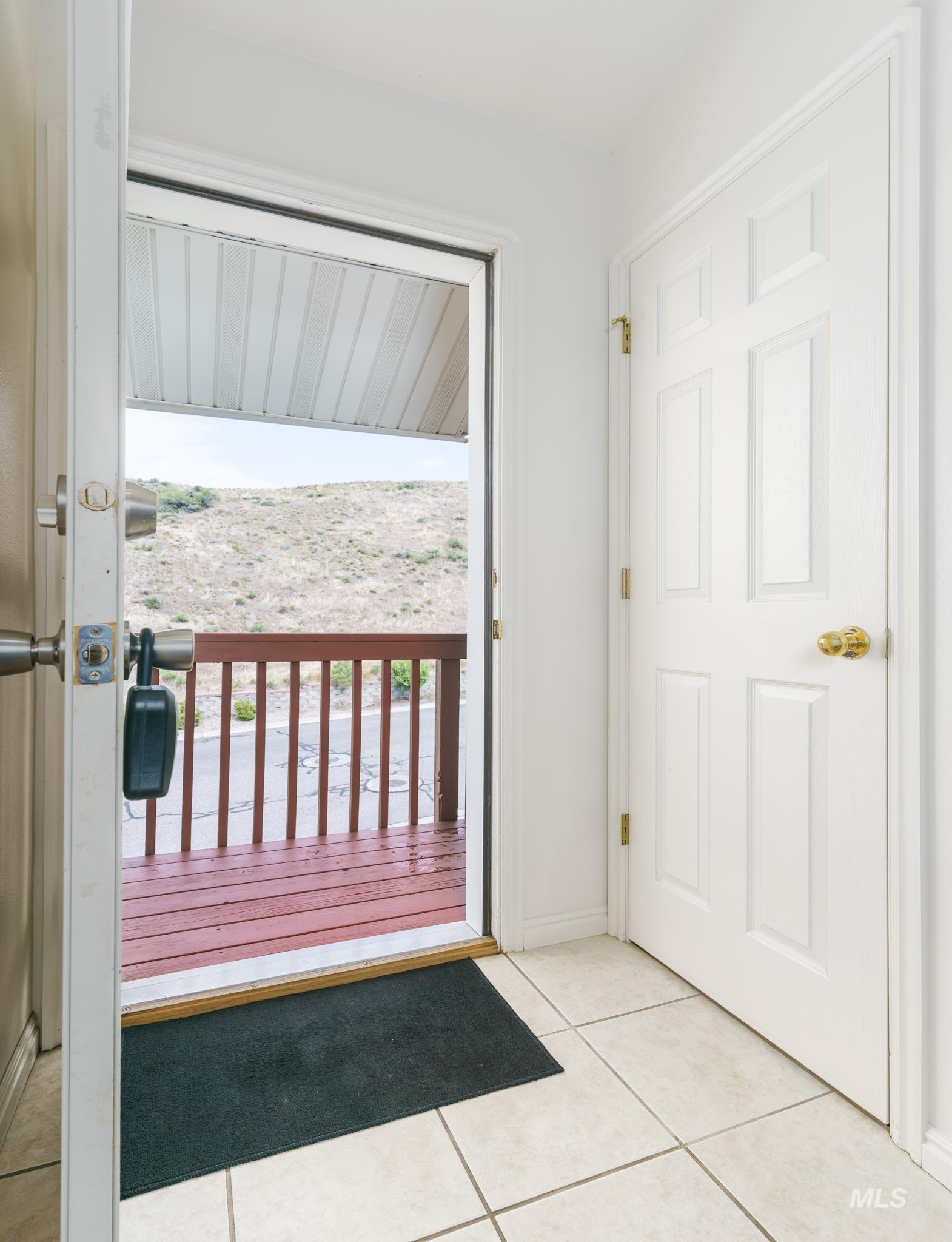 200 La Valle Strada Property Photo 2