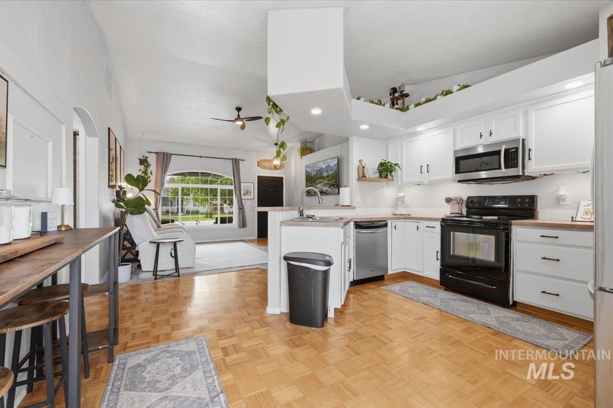 3304 S Holly St Property Photo 11