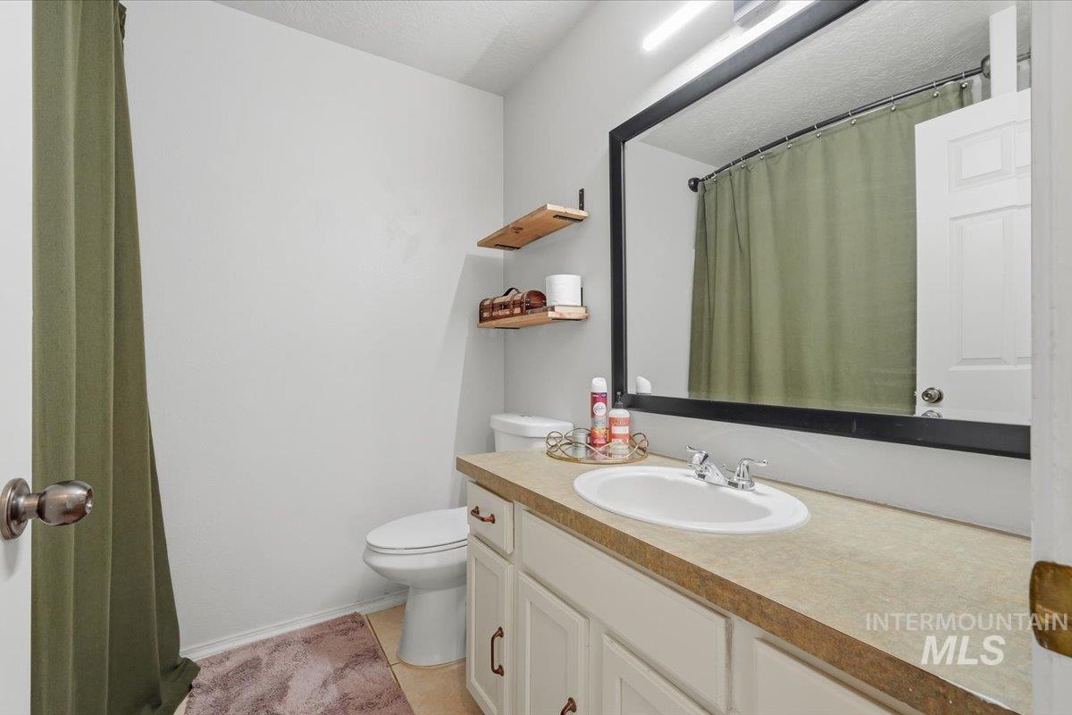 3304 S Holly St Property Photo 15