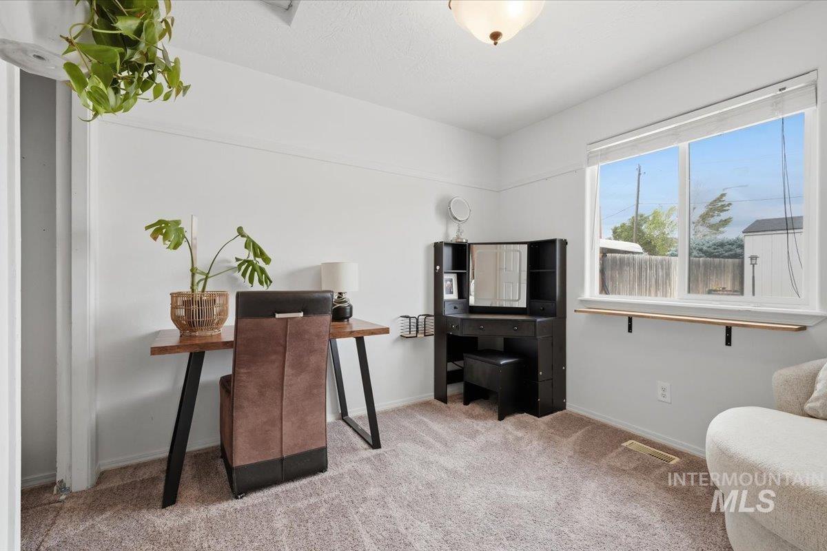 3304 S Holly St Property Photo 17