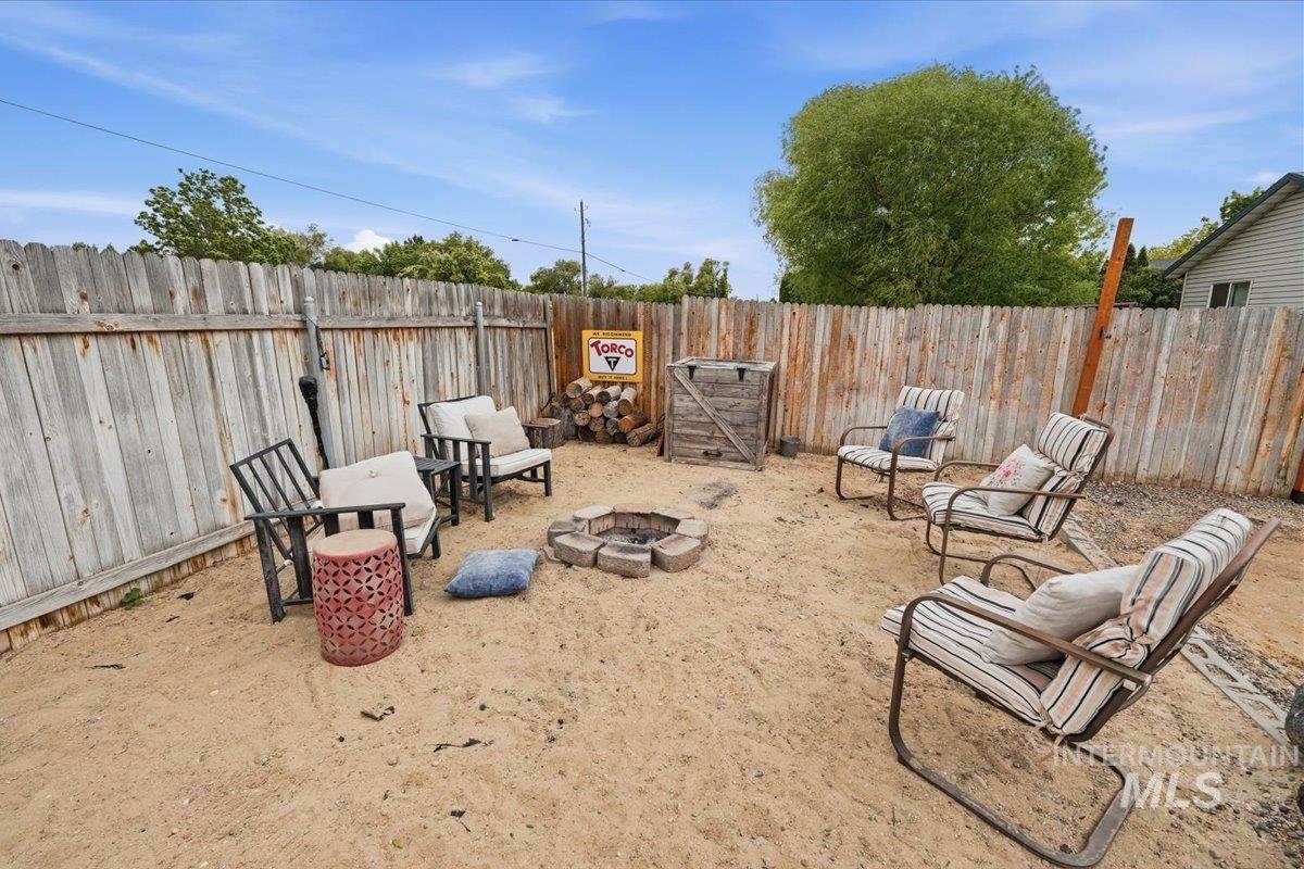 3304 S Holly St Property Photo 33