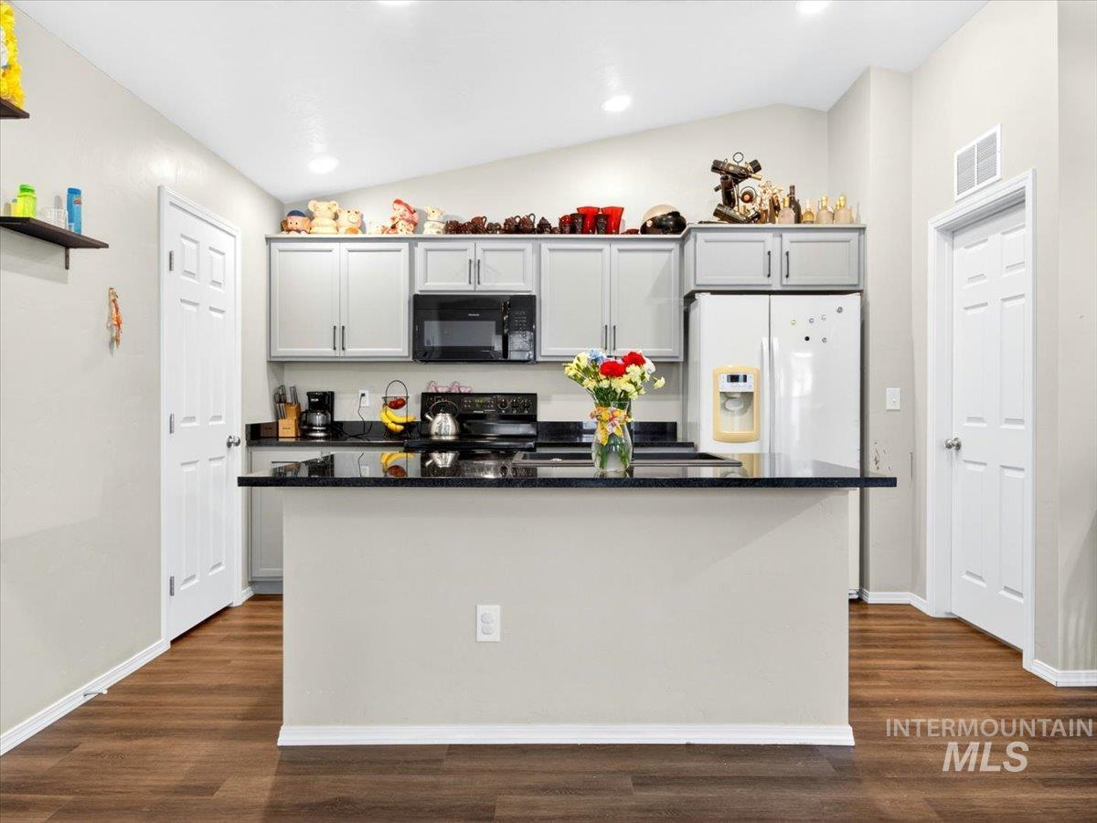 878 S Beaver Creek Way Property Photo 8