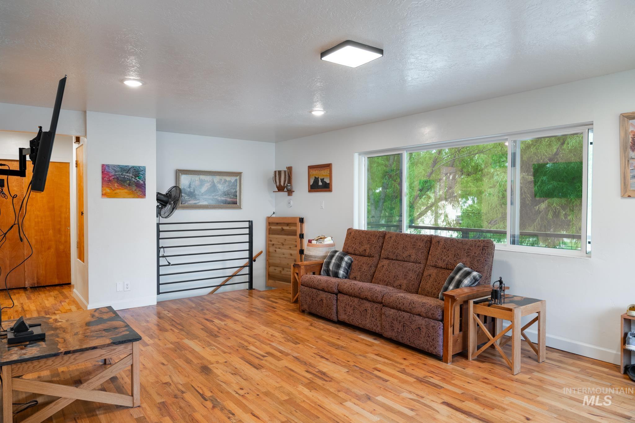 446 Perry Dr. Property Photo 11