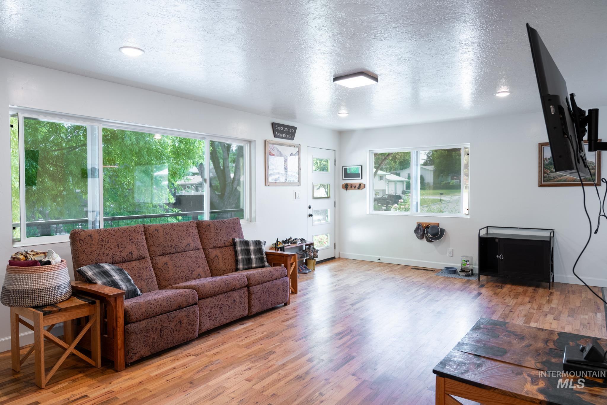 446 Perry Dr. Property Photo 12