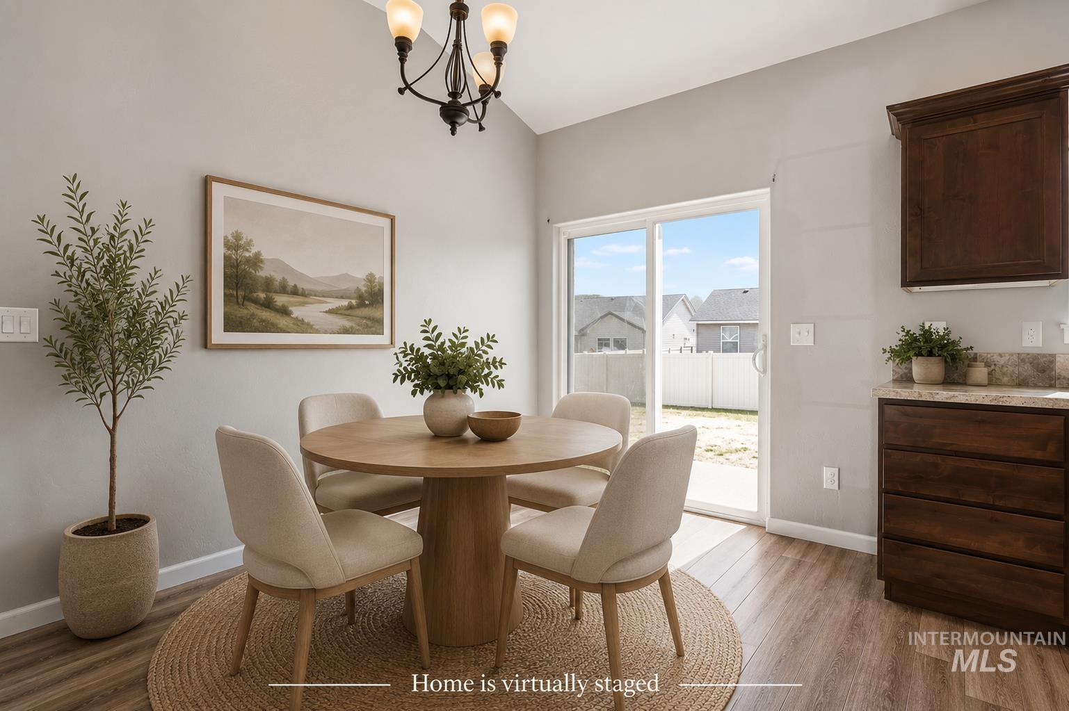 381 Benno St. Property Photo 6