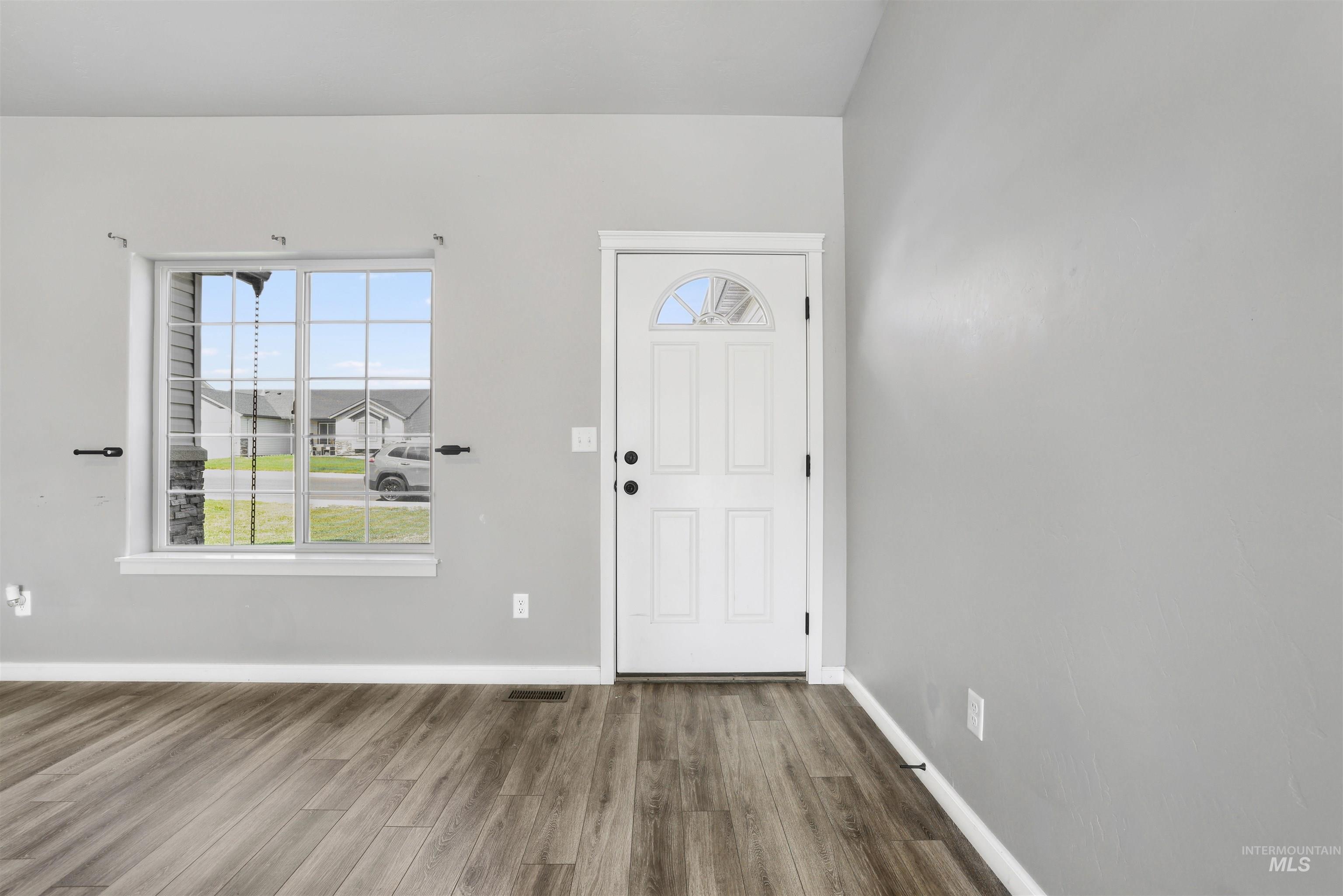 381 Benno St. Property Photo 10