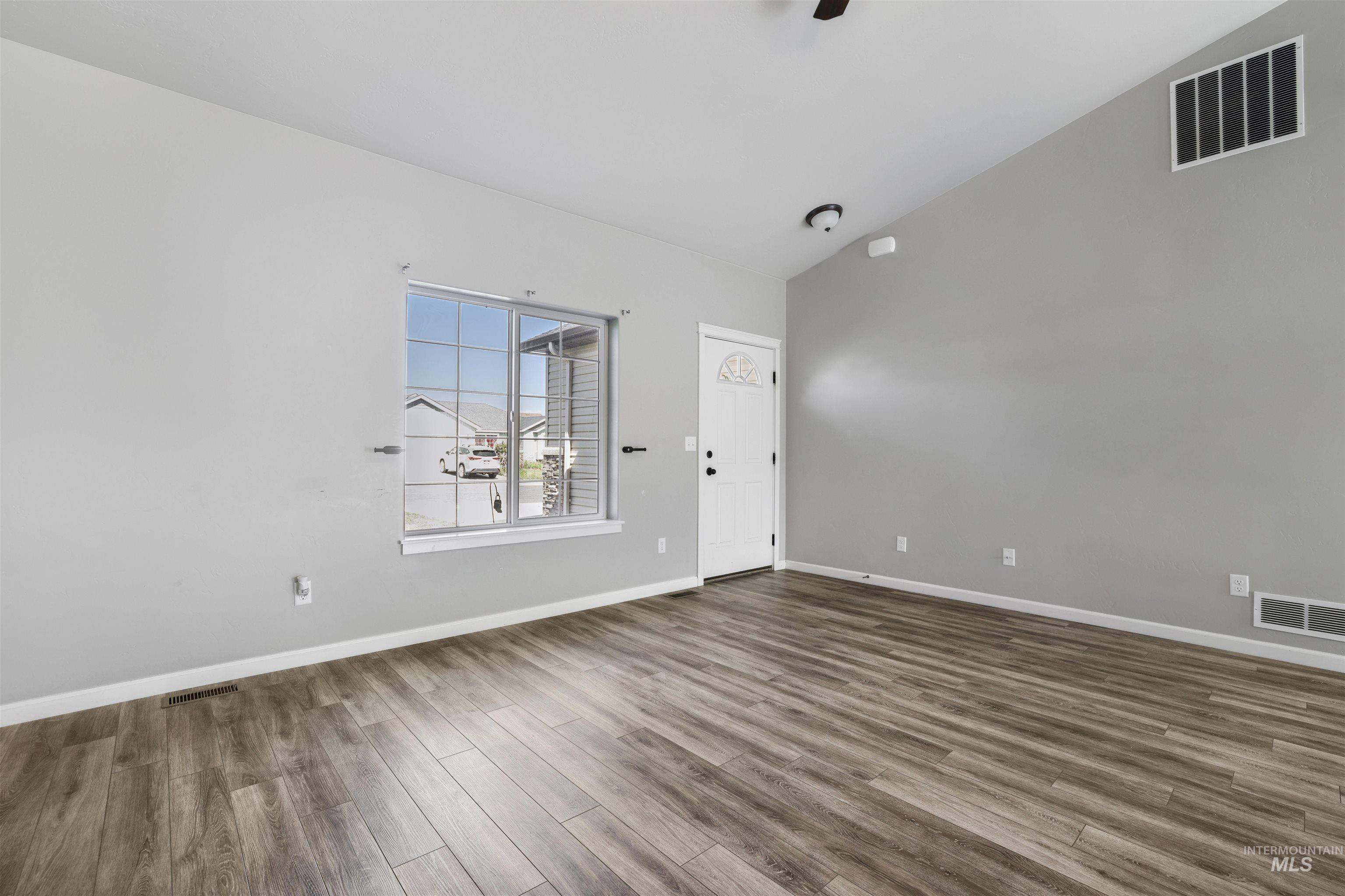 381 Benno St. Property Photo 11