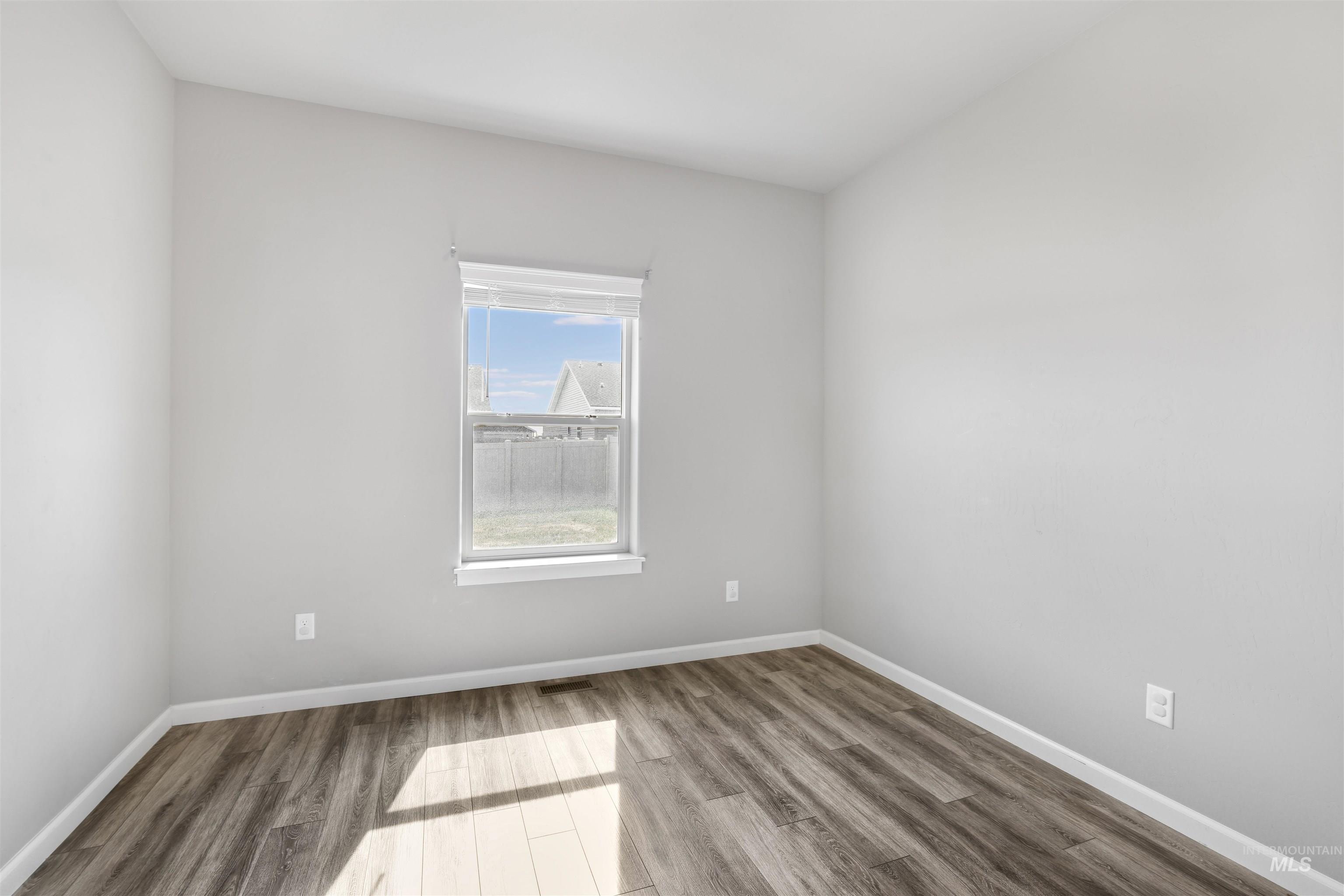 381 Benno St. Property Photo 14