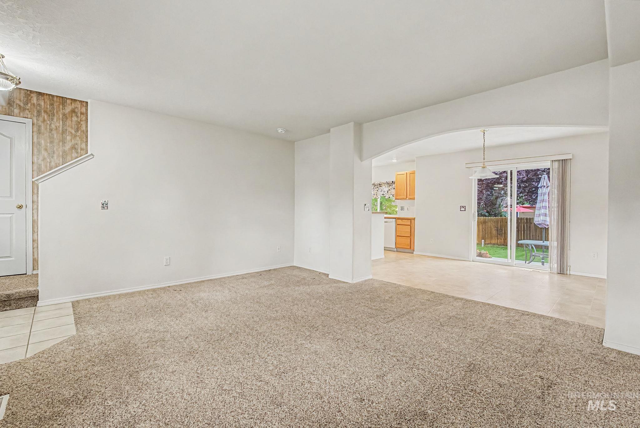 13649 W Rochester St Property Photo 9