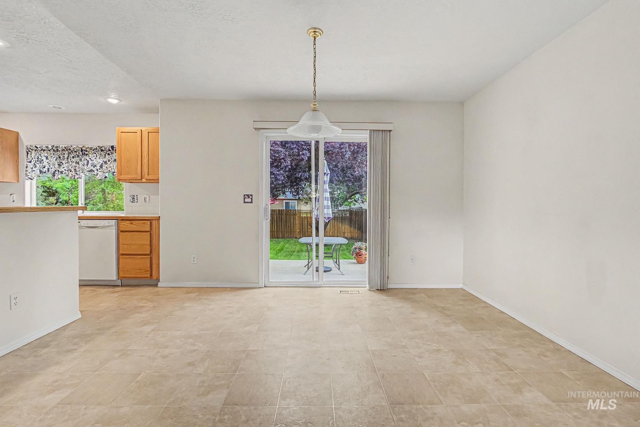 13649 W Rochester St Property Photo 11