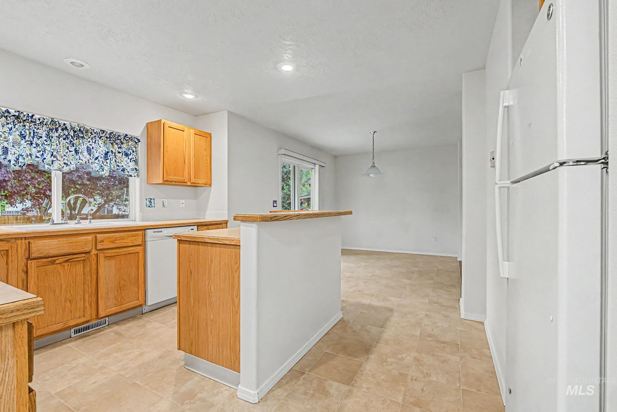 13649 W Rochester St Property Photo 20