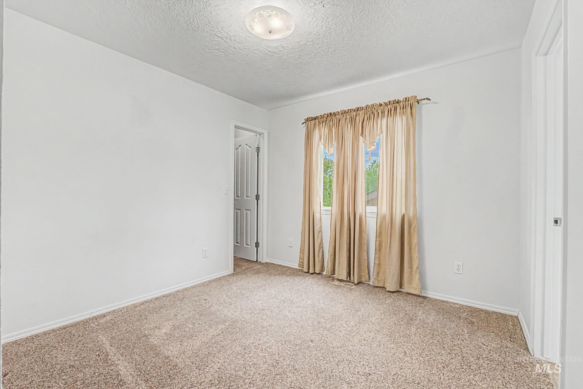13649 W Rochester St Property Photo 27