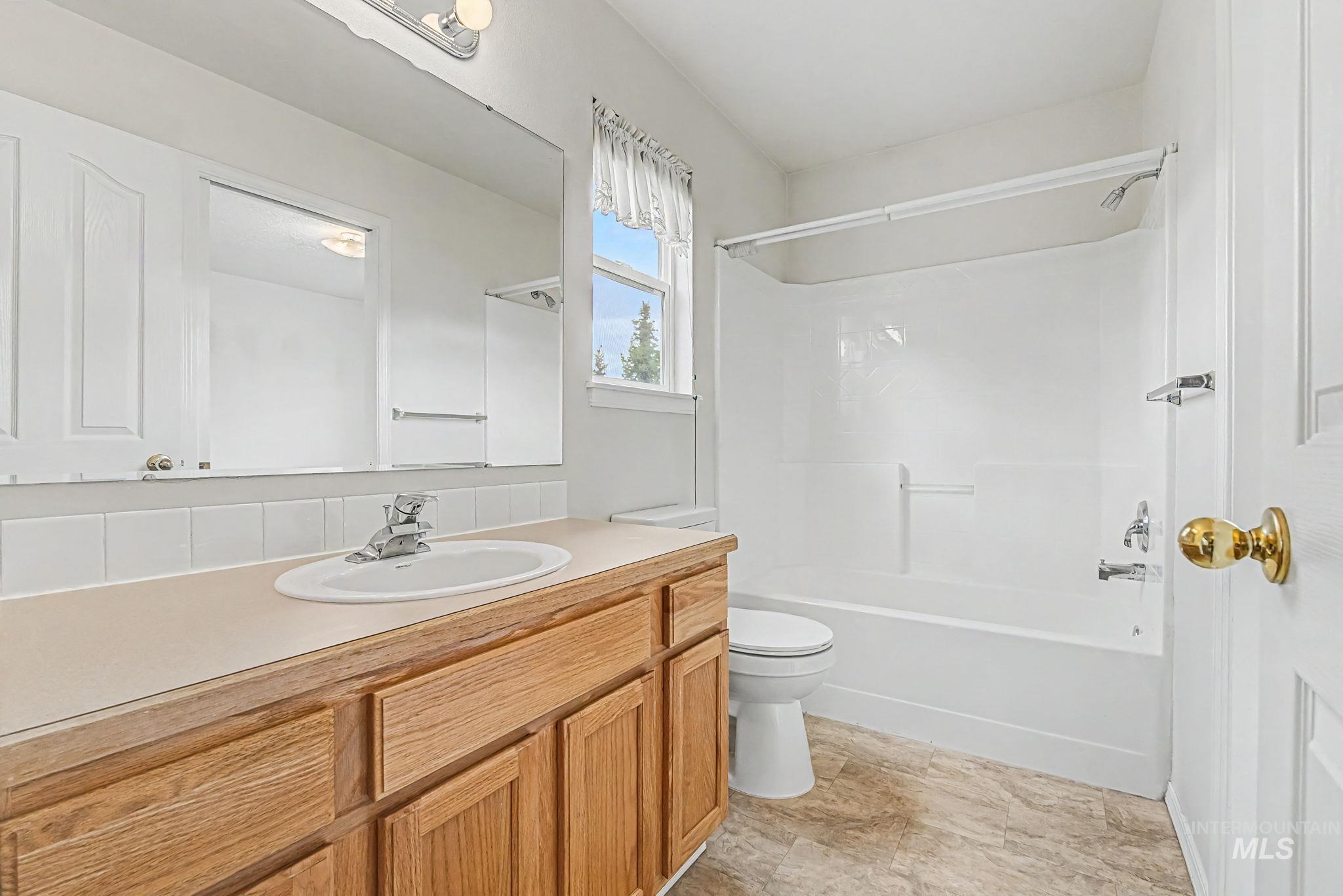 13649 W Rochester St Property Photo 29
