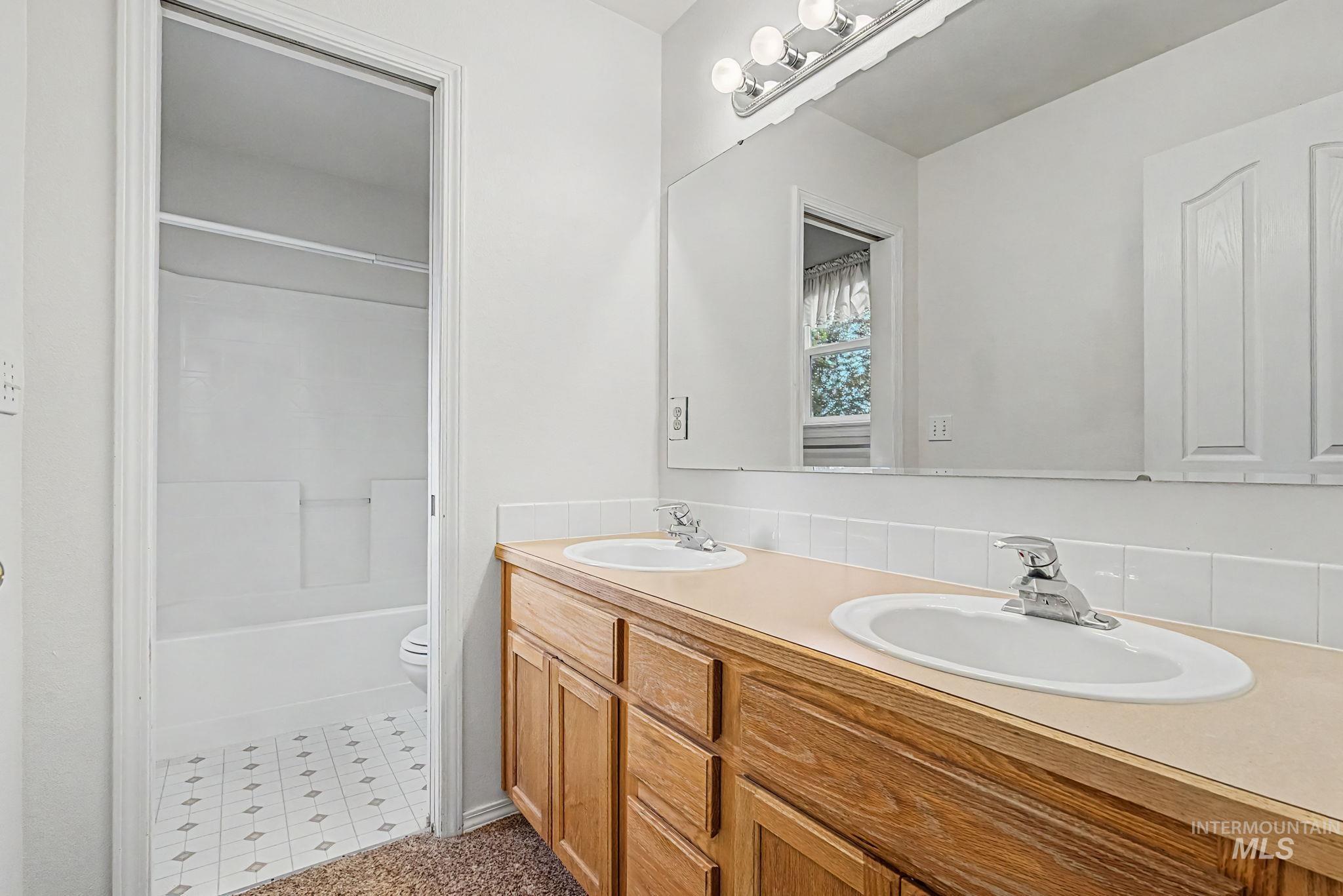 13649 W Rochester St Property Photo 33