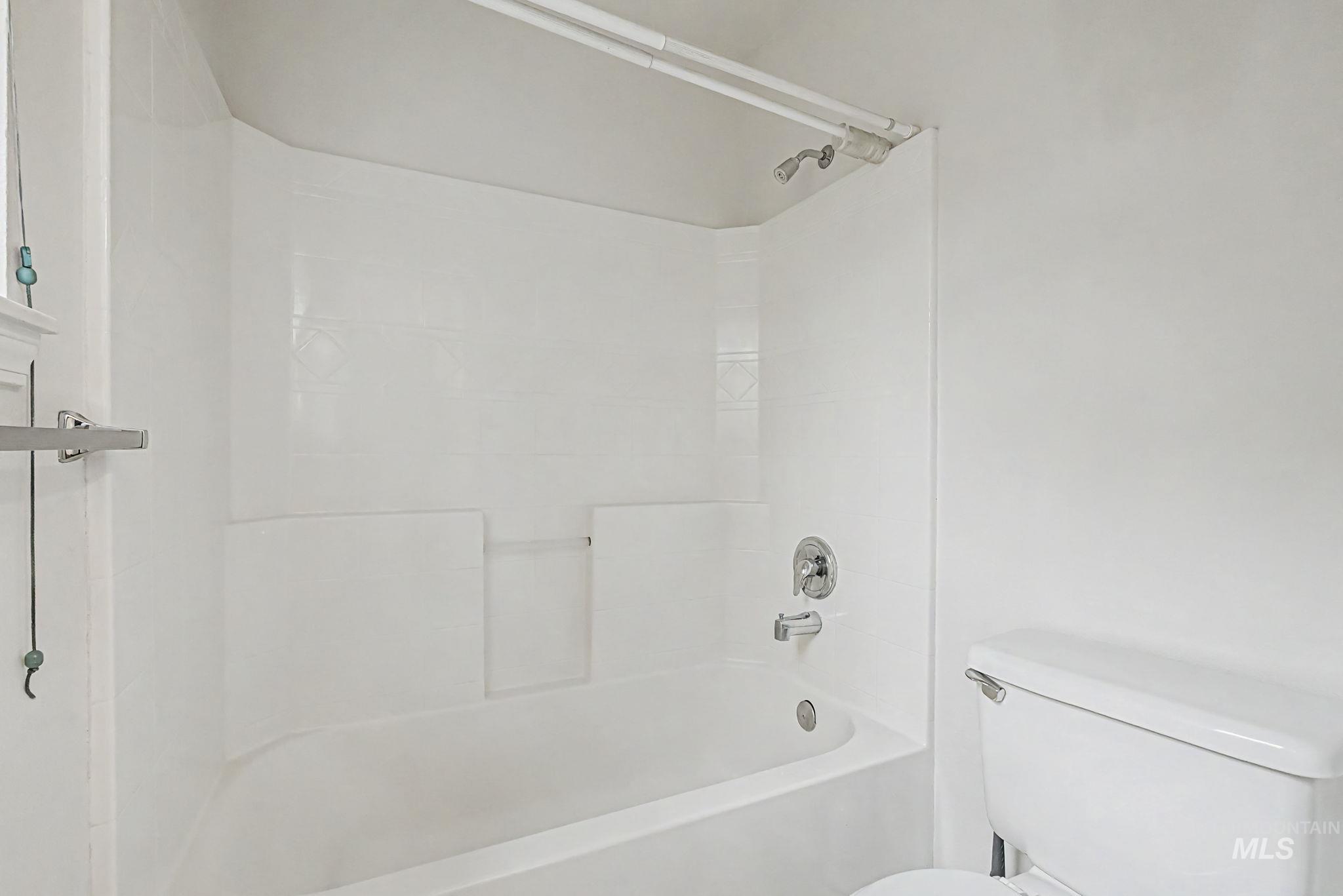 13649 W Rochester St Property Photo 34