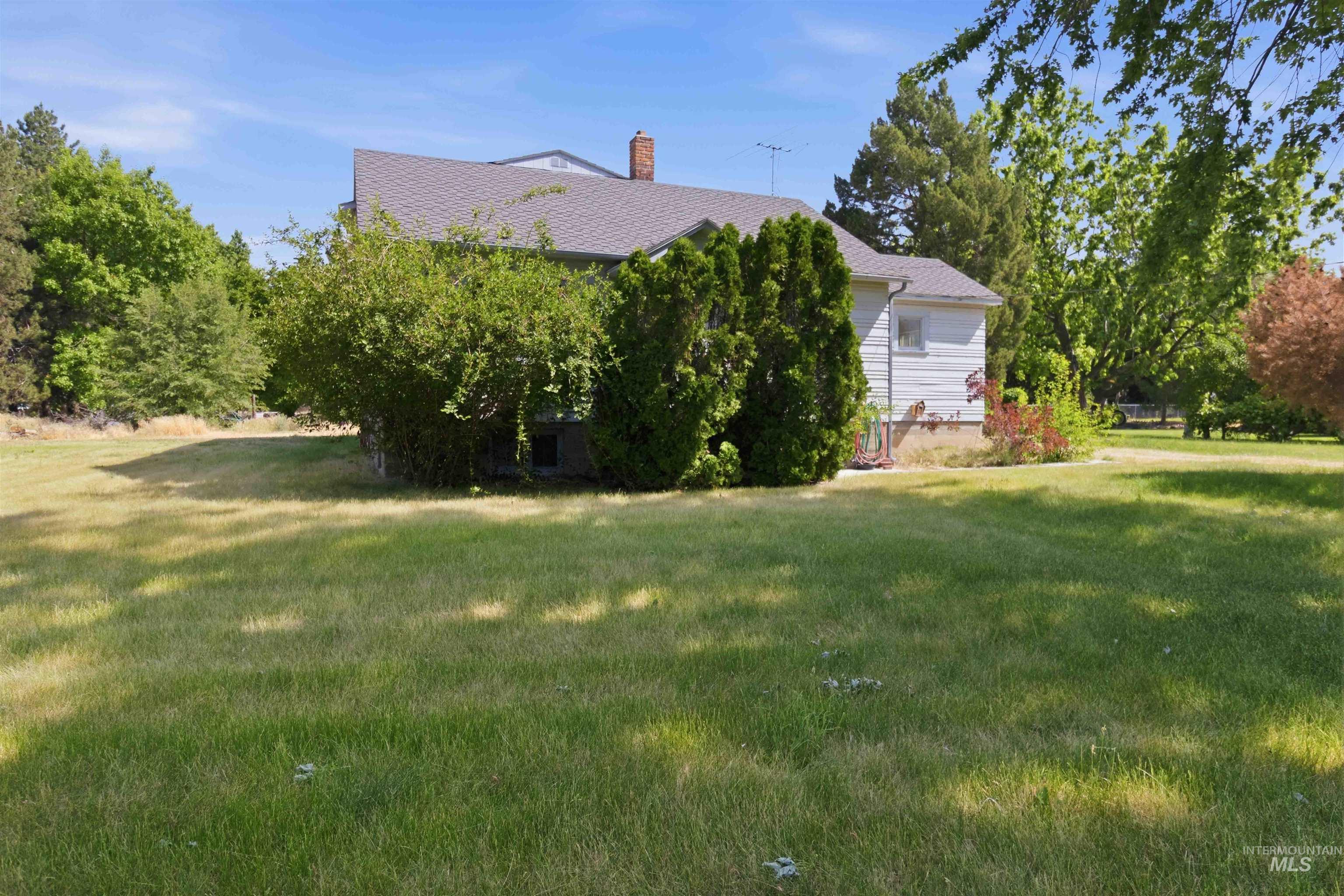 2505 Syringa Ln Property Photo 2