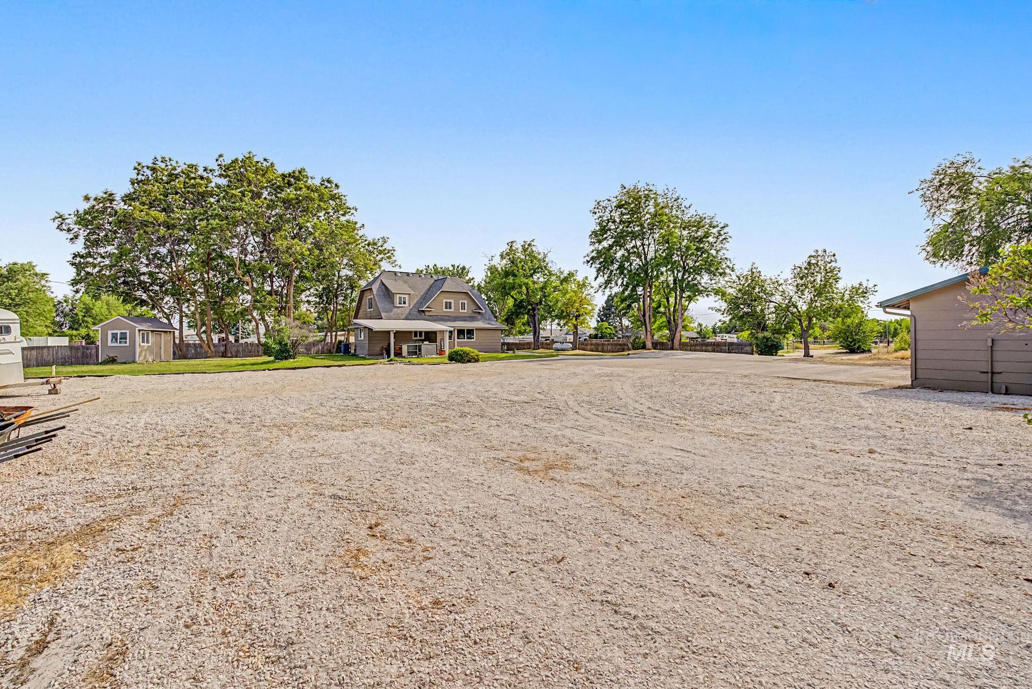 621 S Borchers Lane Property Photo 18