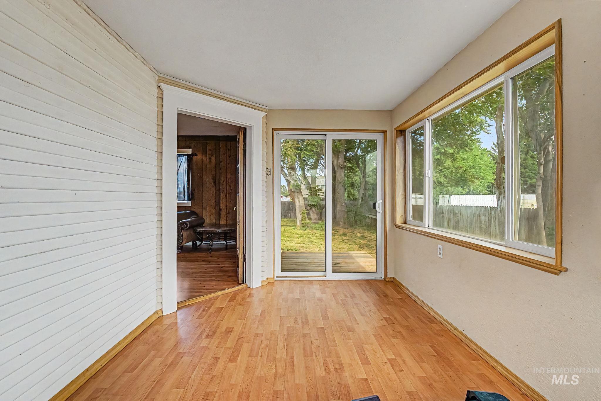 621 S Borchers Lane Property Photo 35