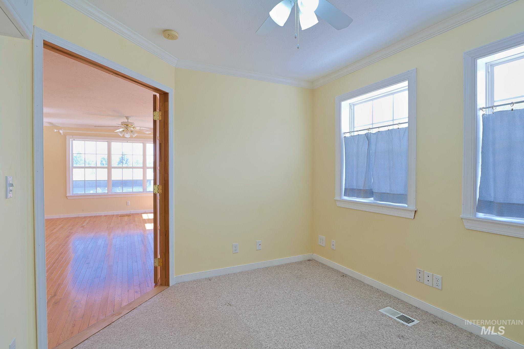 605 California Ave Property Photo 11