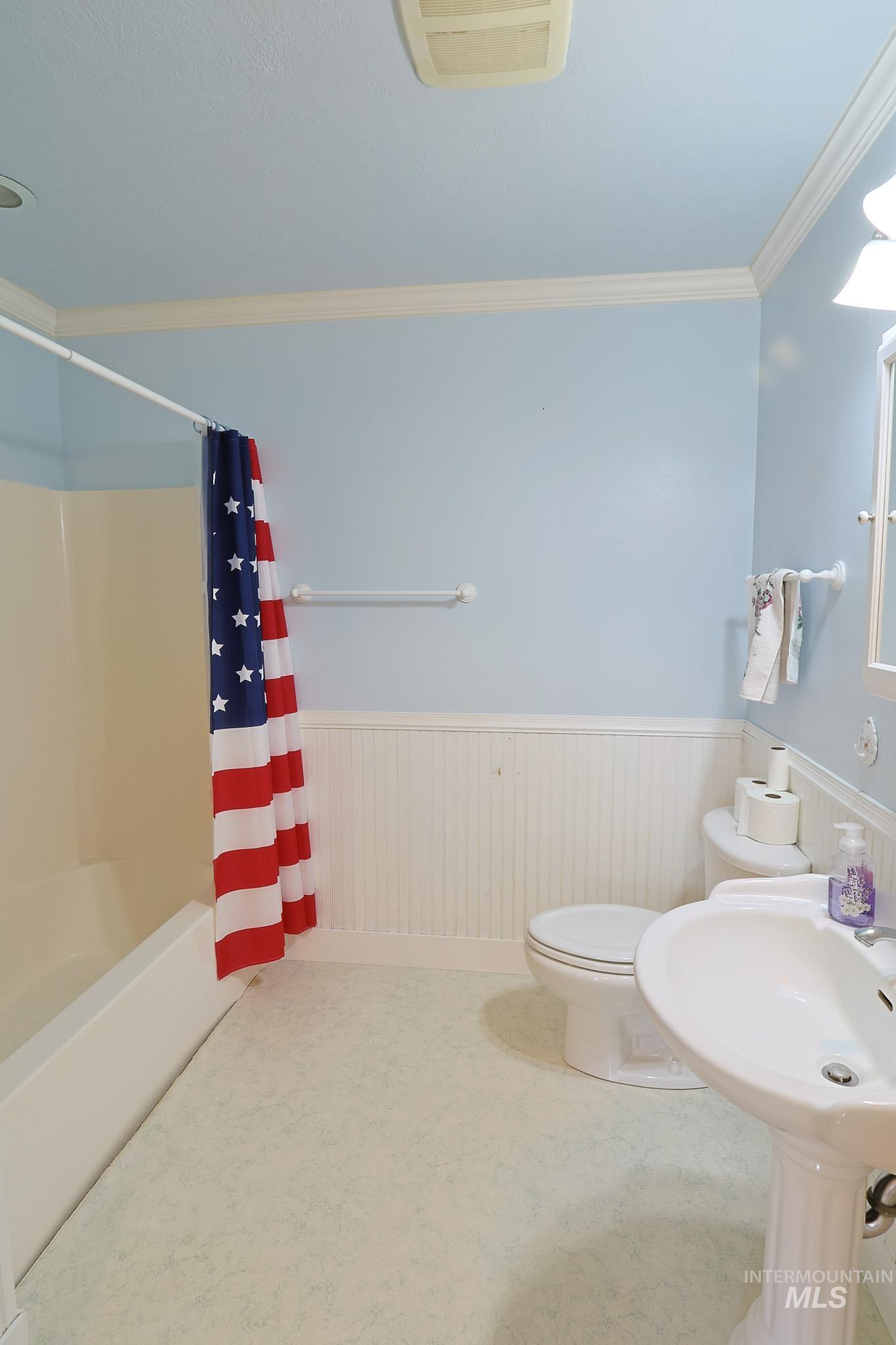 605 California Ave Property Photo 12