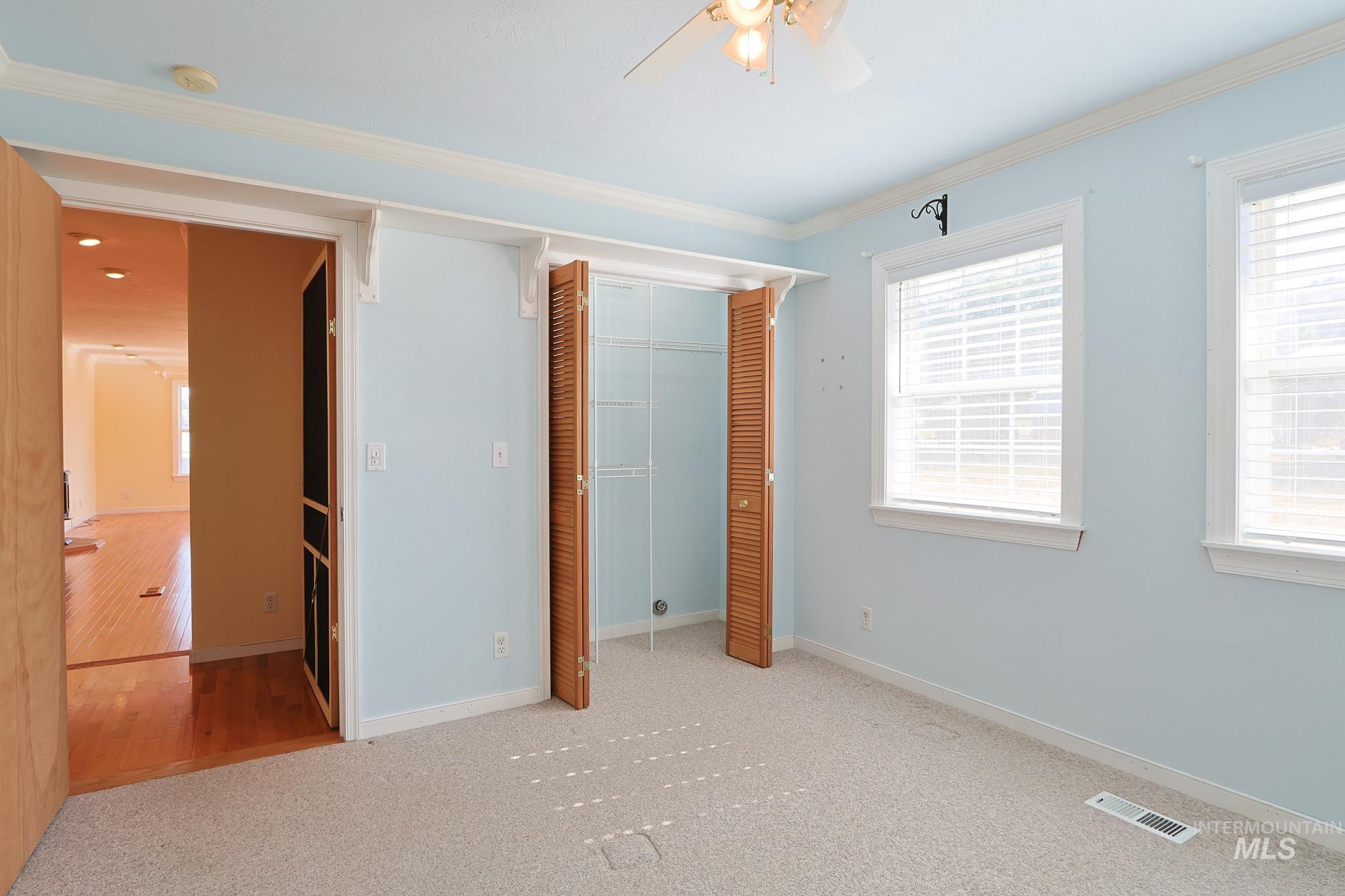 605 California Ave Property Photo 13