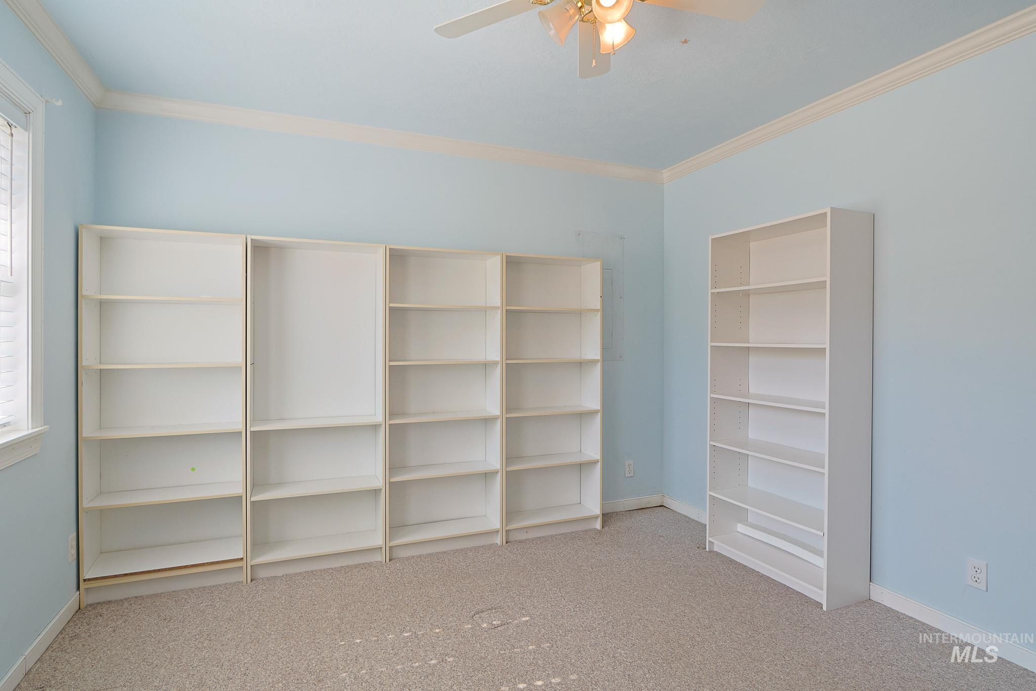 605 California Ave Property Photo 14