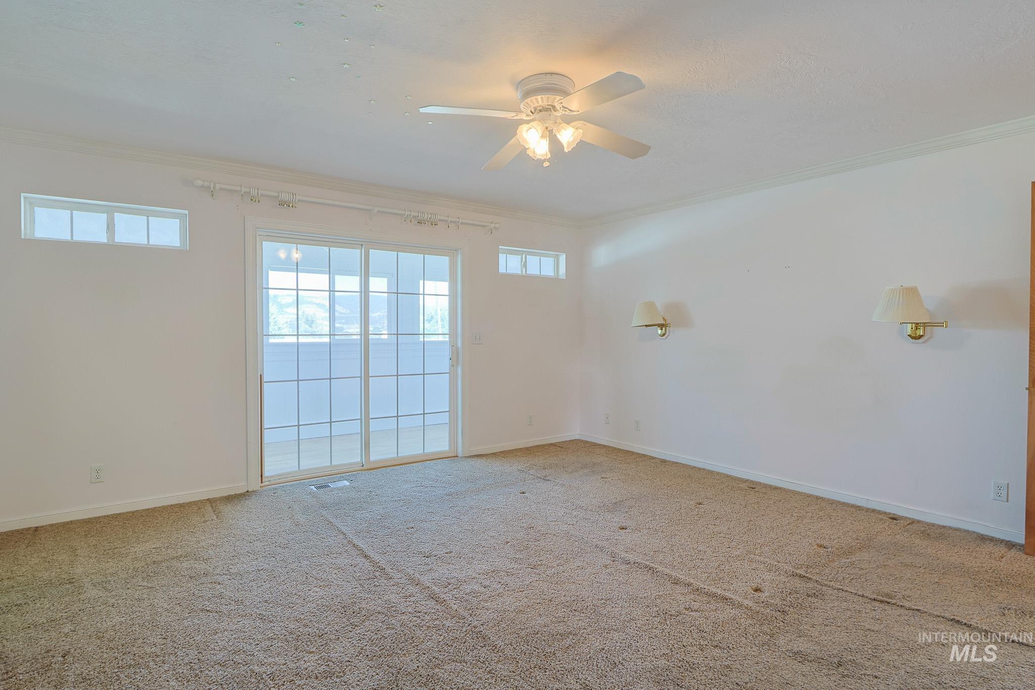 605 California Ave Property Photo 17