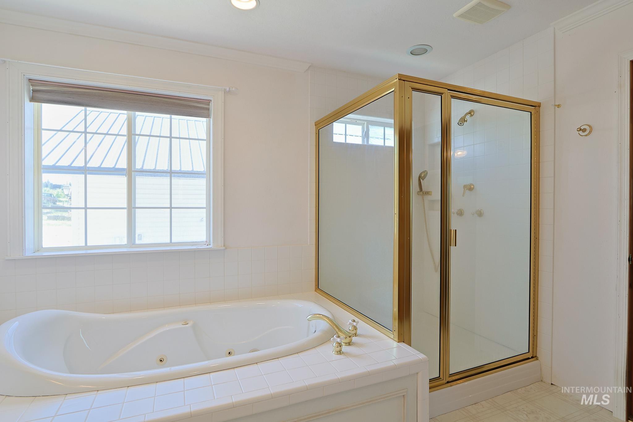 605 California Ave Property Photo 19