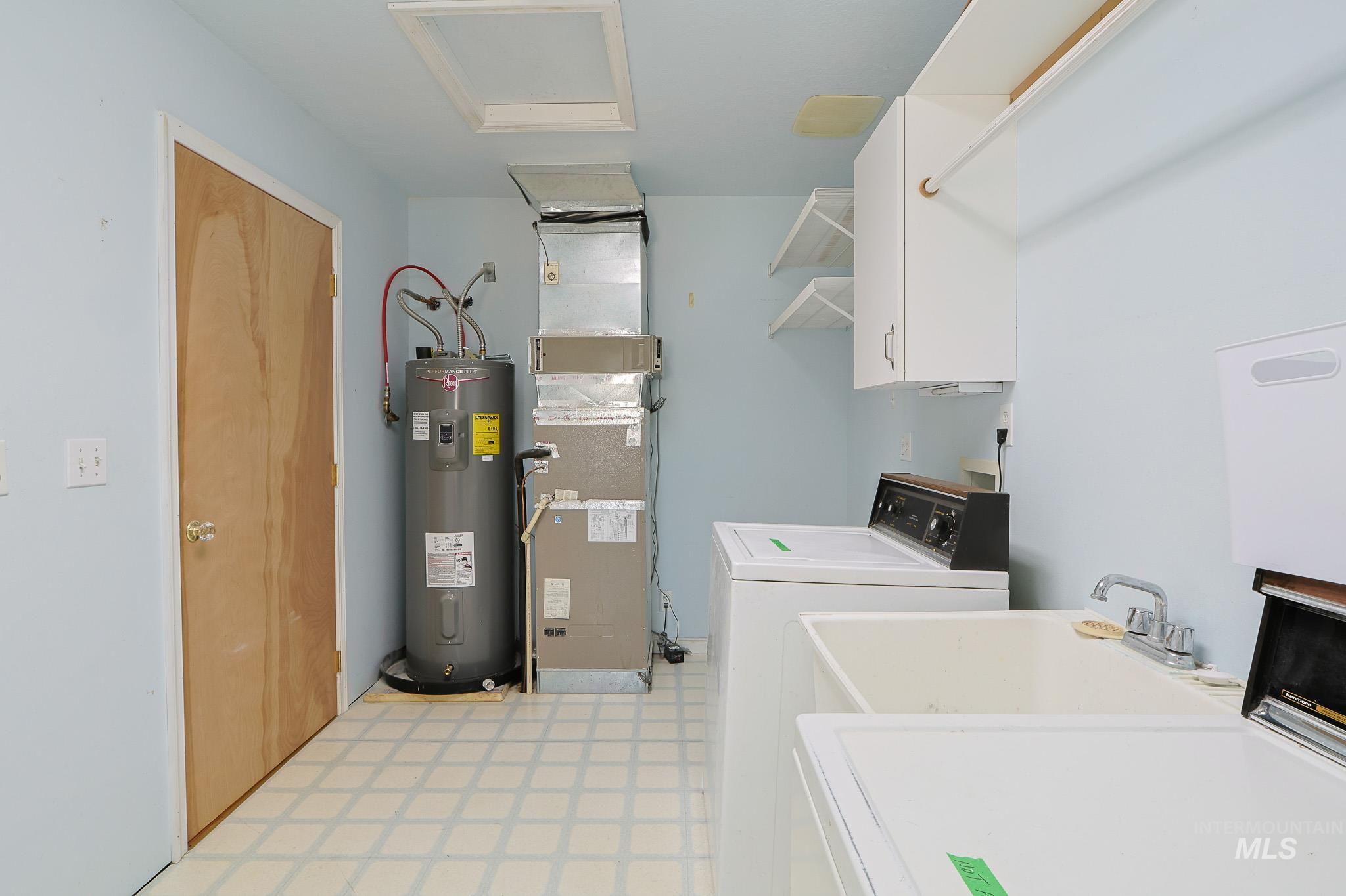 605 California Ave Property Photo 27