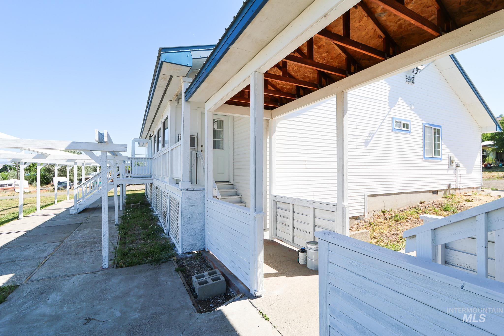 605 California Ave Property Photo 32