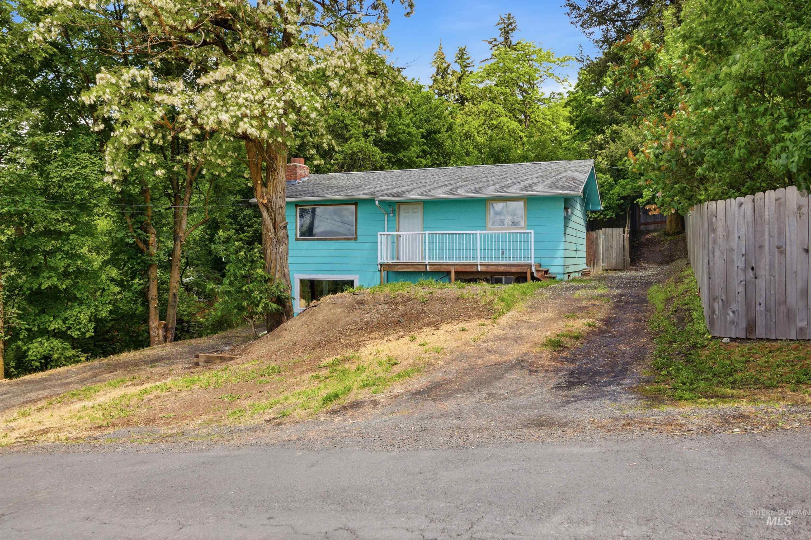 416 N Van Buren Property Photo 1
