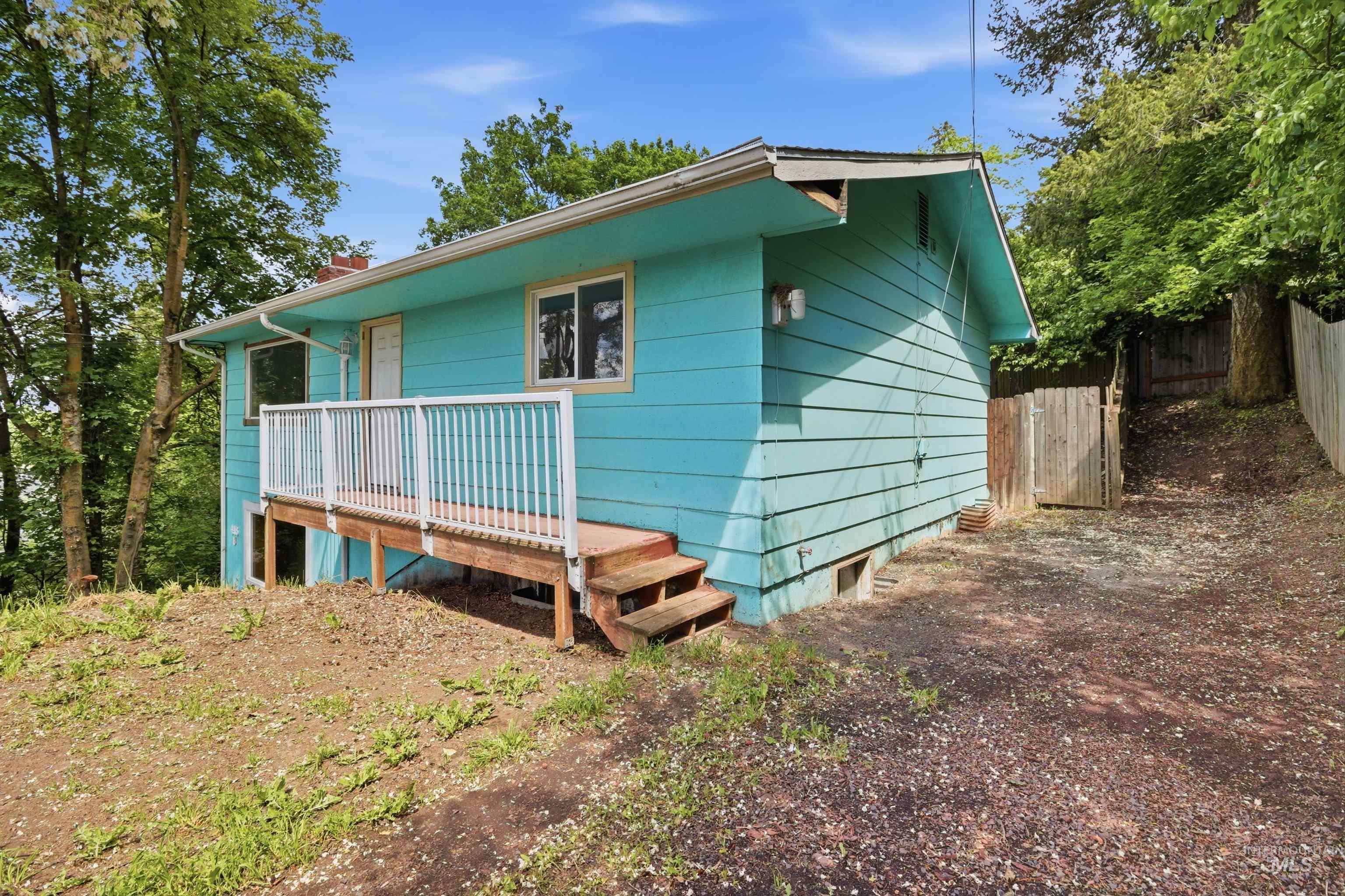 416 N Van Buren Property Photo 4