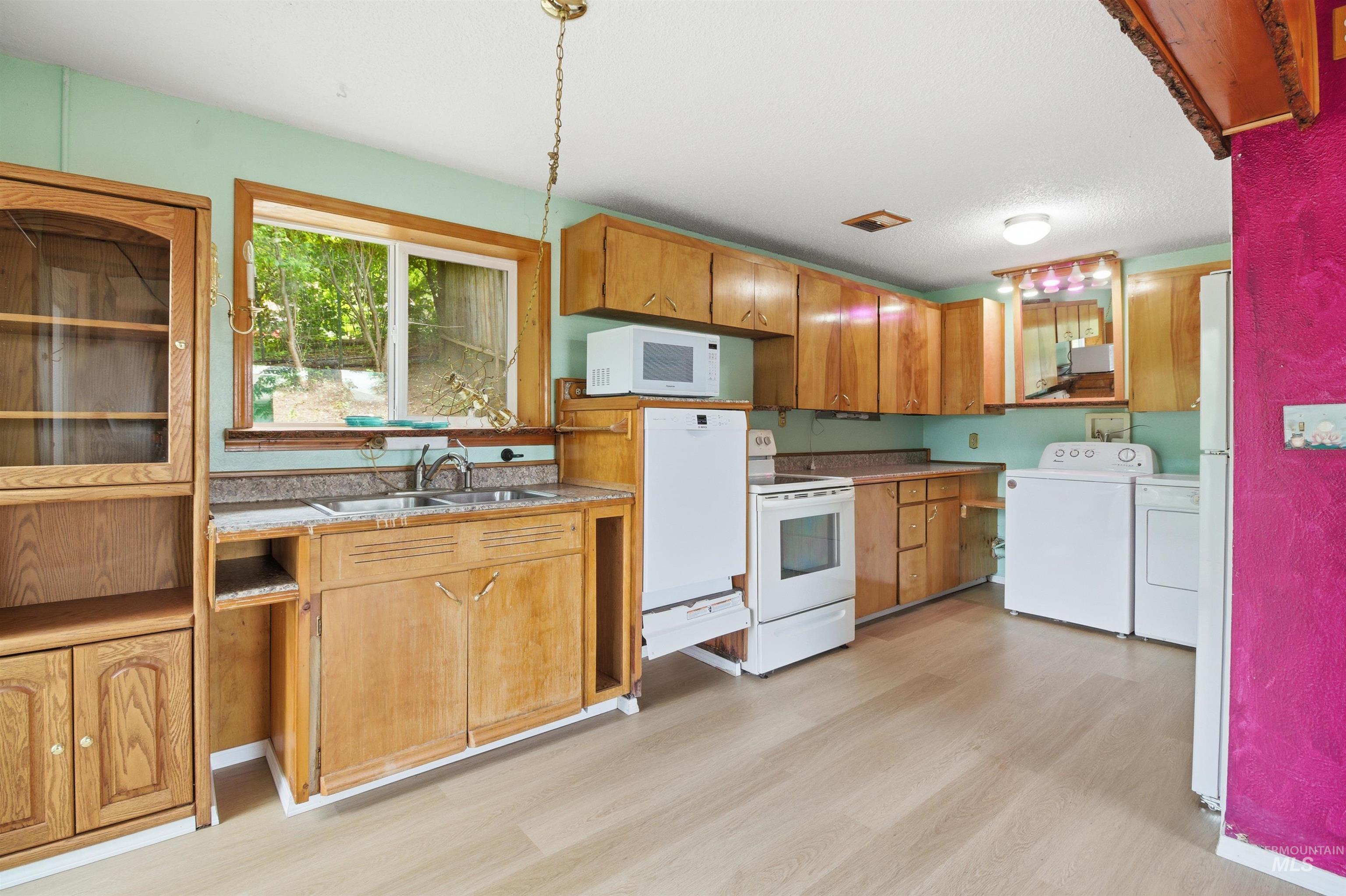 416 N Van Buren Property Photo 9