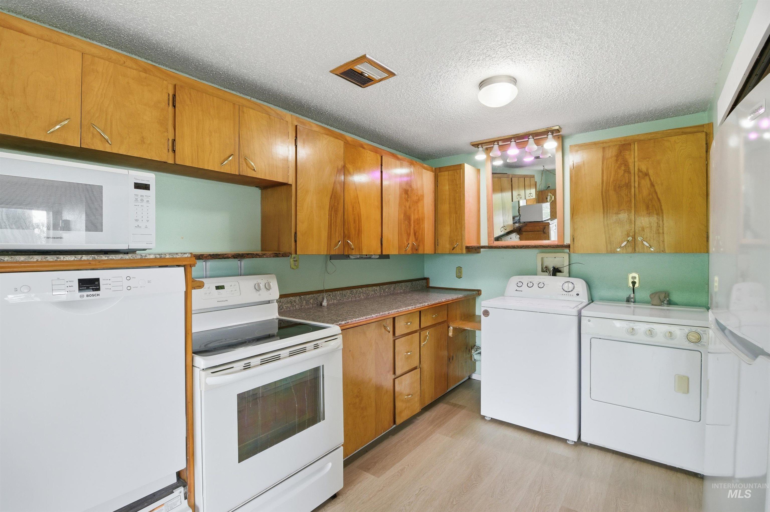 416 N Van Buren Property Photo 11